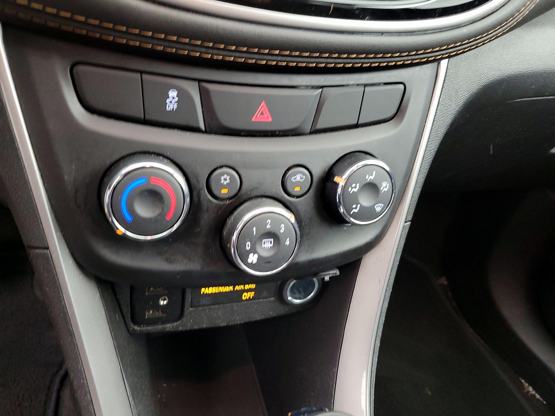 Thumbnail: 2022 Chevrolet Trax - 16