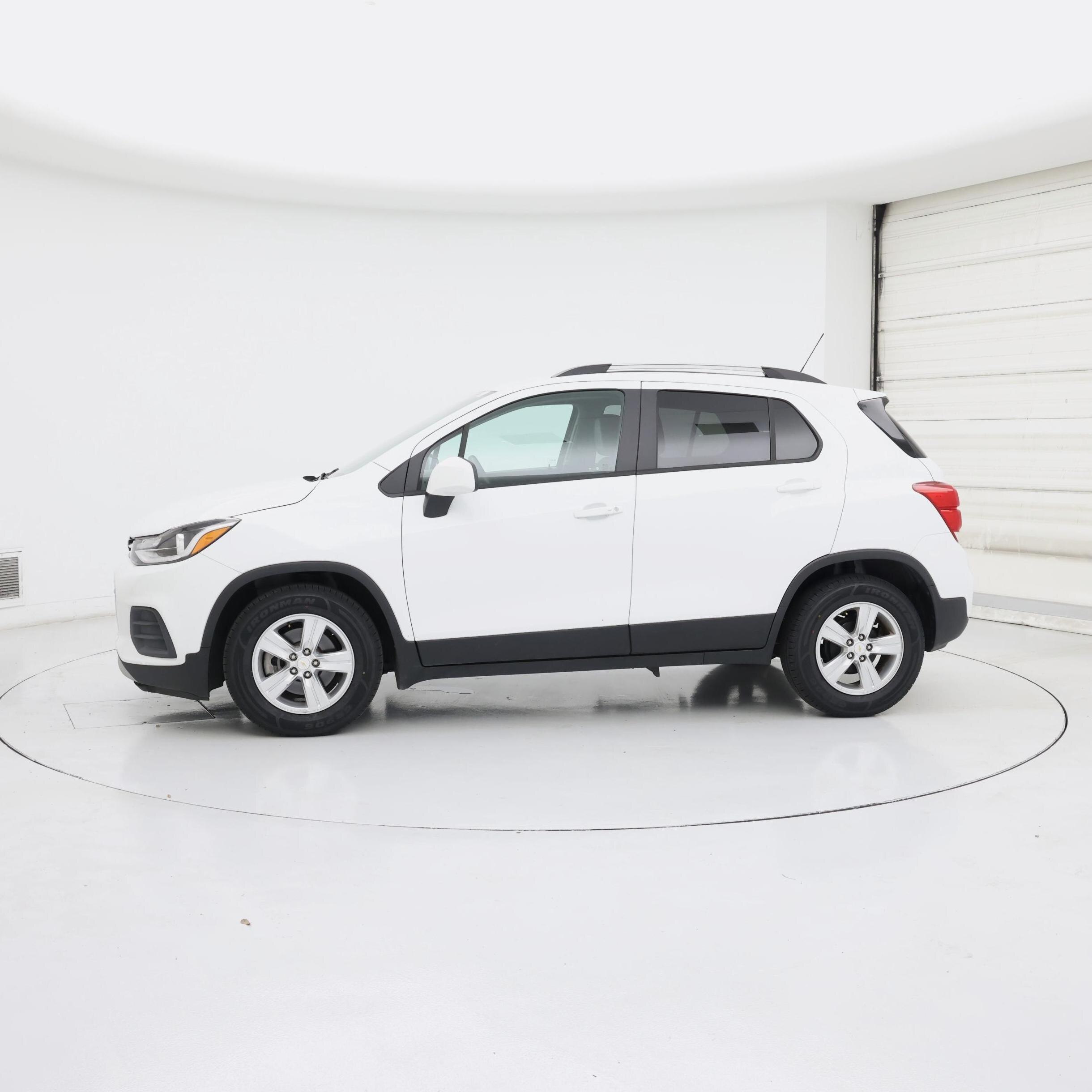 Thumbnail: 2022 Chevrolet Trax - 3