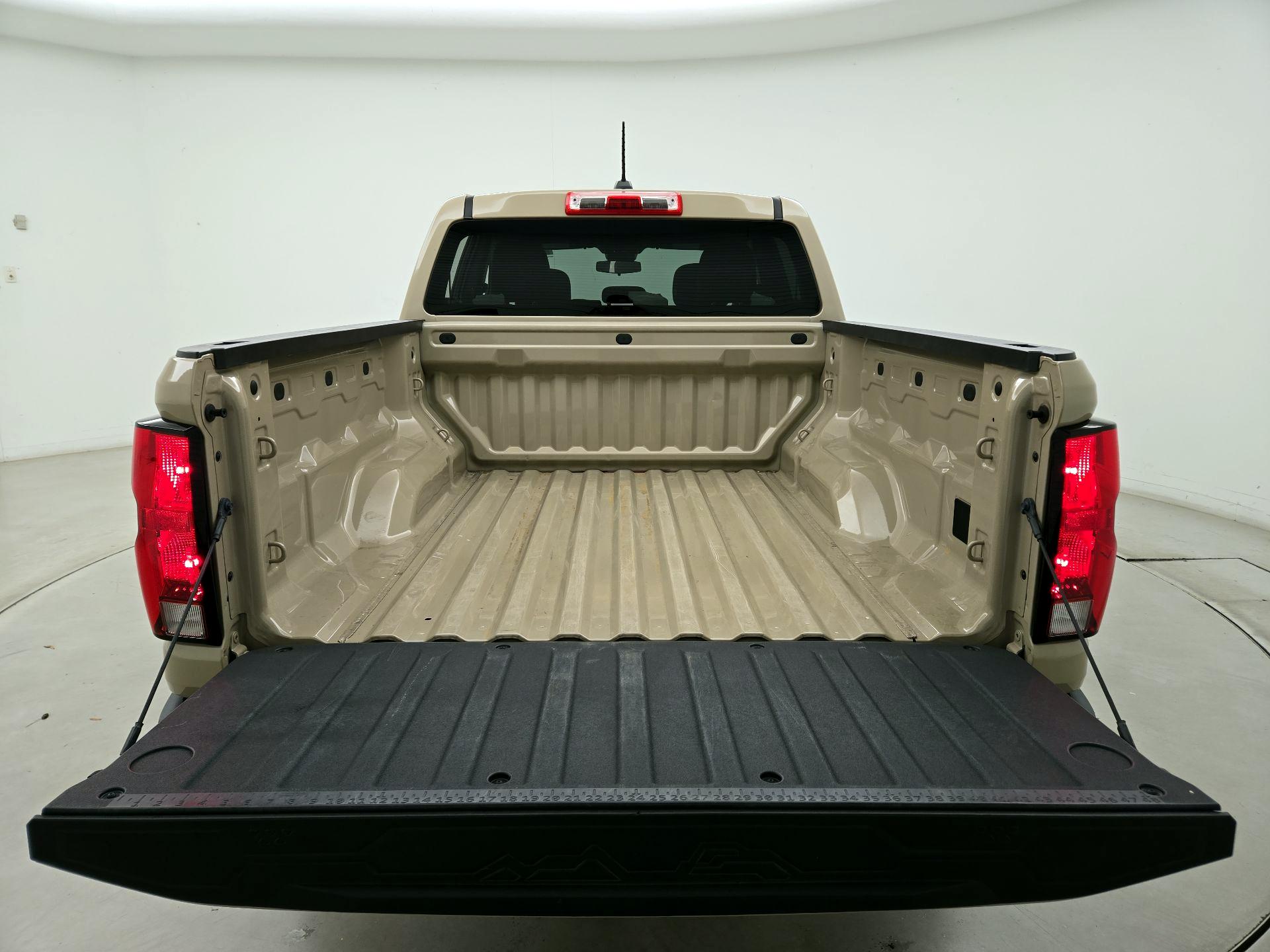 Thumbnail: 2023 Chevrolet Colorado - 19