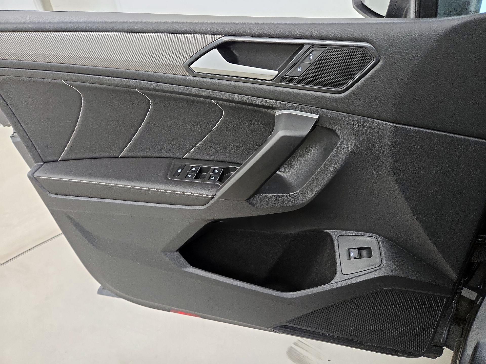 Thumbnail: 2024 Volkswagen Tiguan - 12