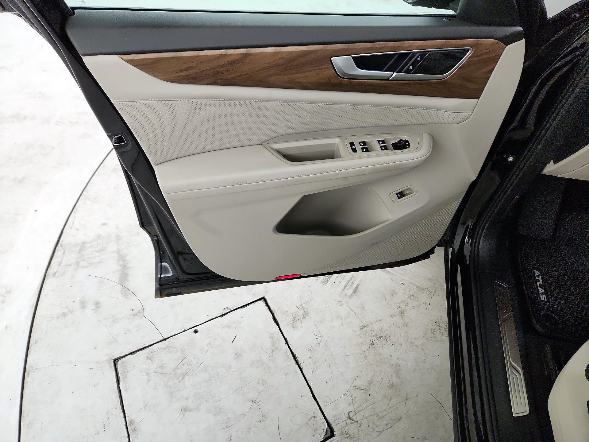 Thumbnail: 2025 Volkswagen Atlas - 10