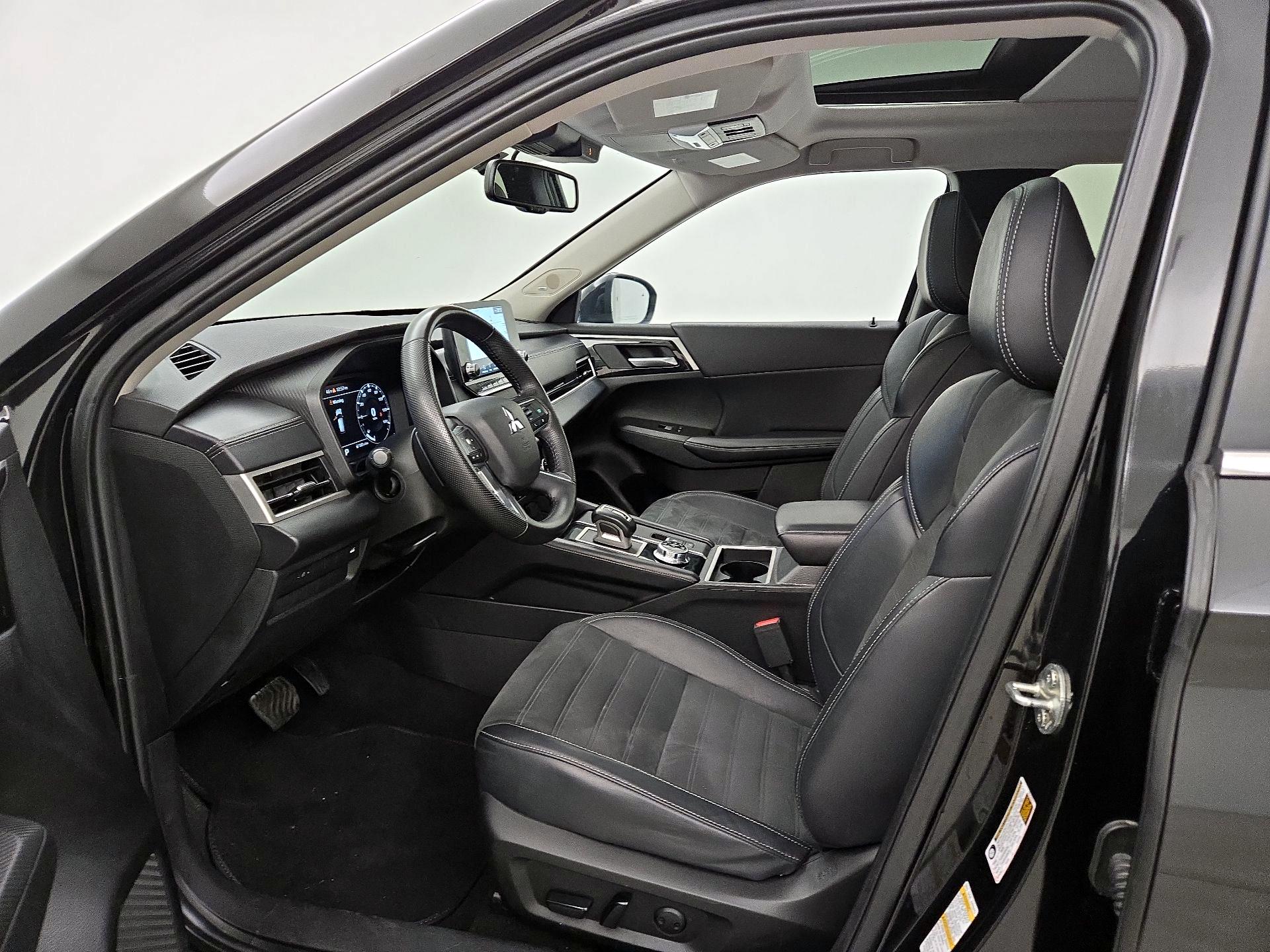 Thumbnail: 2024 Mitsubishi Outlander - 11