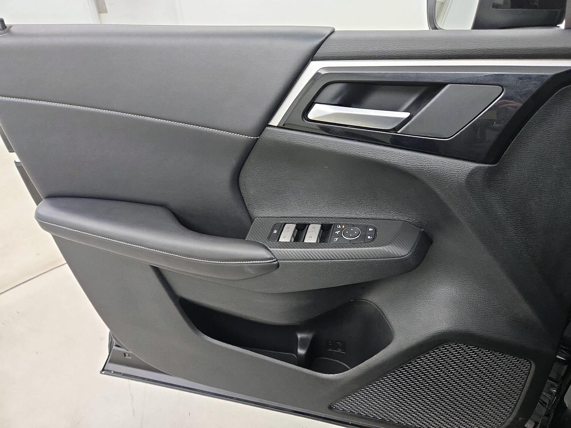 Thumbnail: 2024 Mitsubishi Outlander - 12