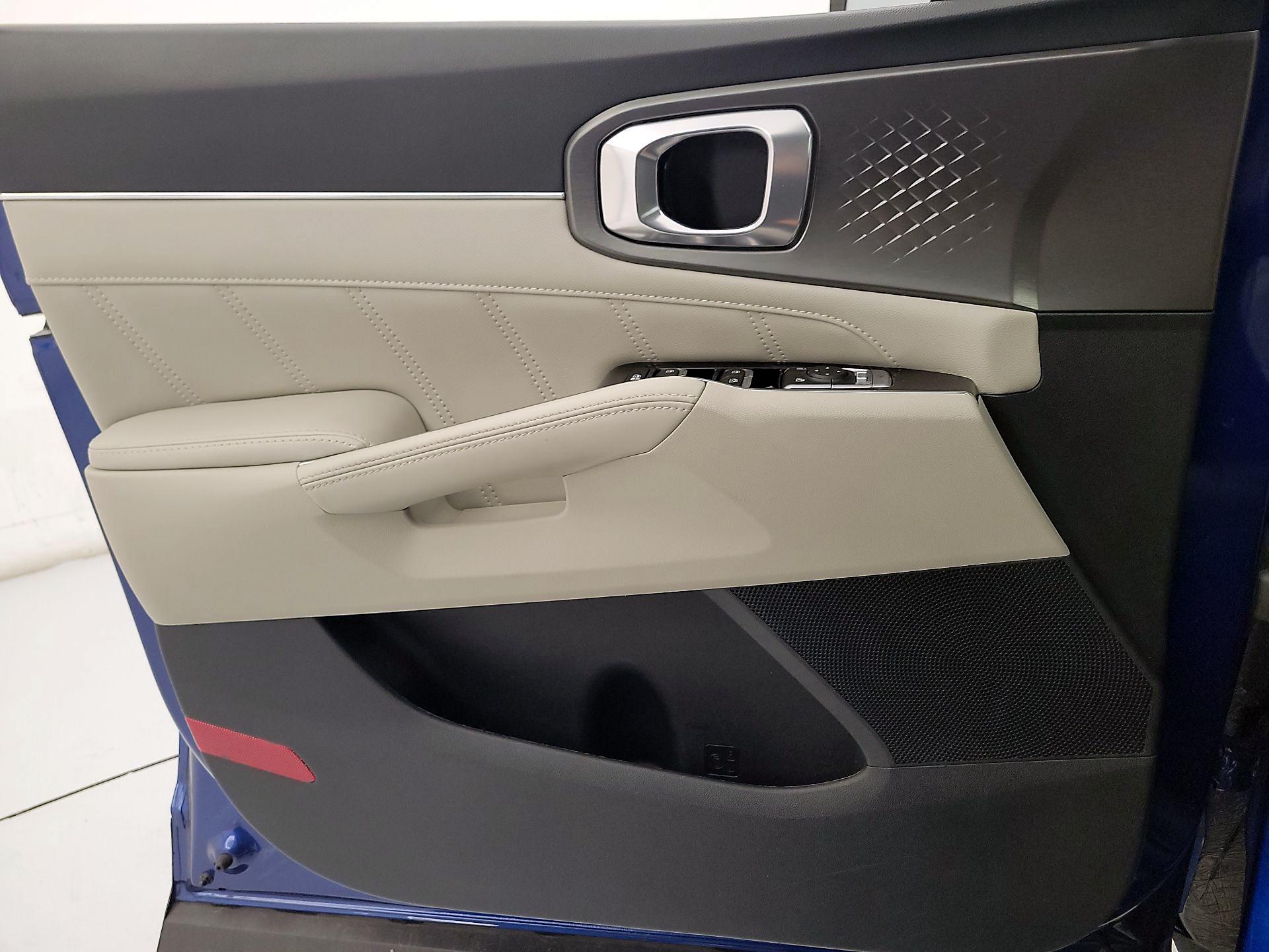 Thumbnail: 2023 Kia Sorento - 12