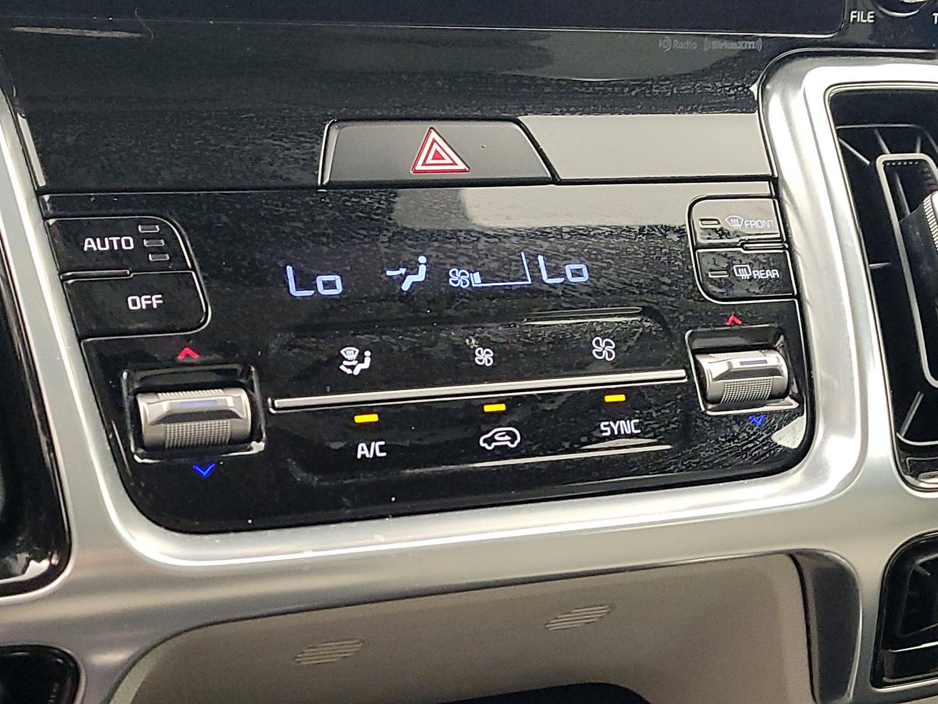 Thumbnail: 2023 Kia Sorento - 16