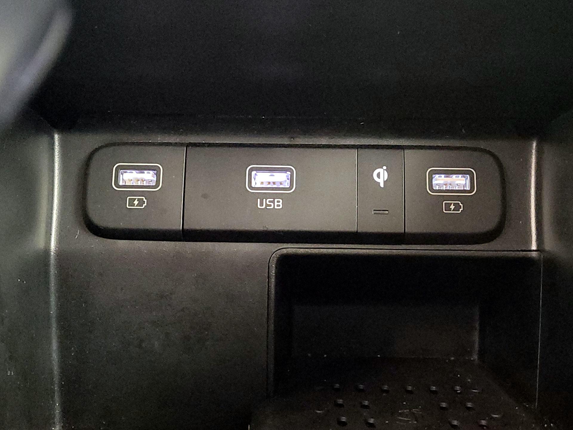 Thumbnail: 2023 Kia Sorento - 18