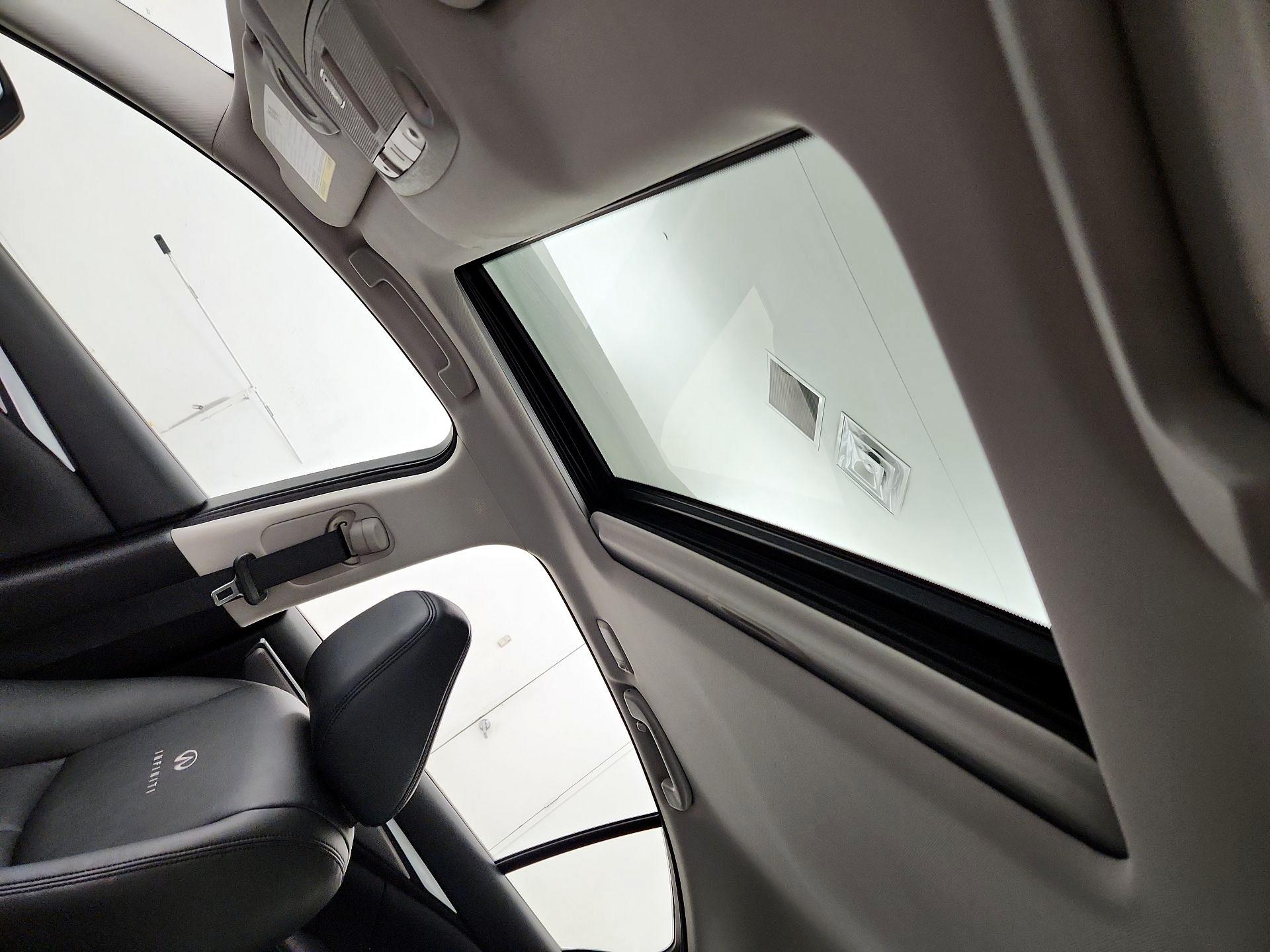 Thumbnail: 2014 INFINITI Q50 - 18