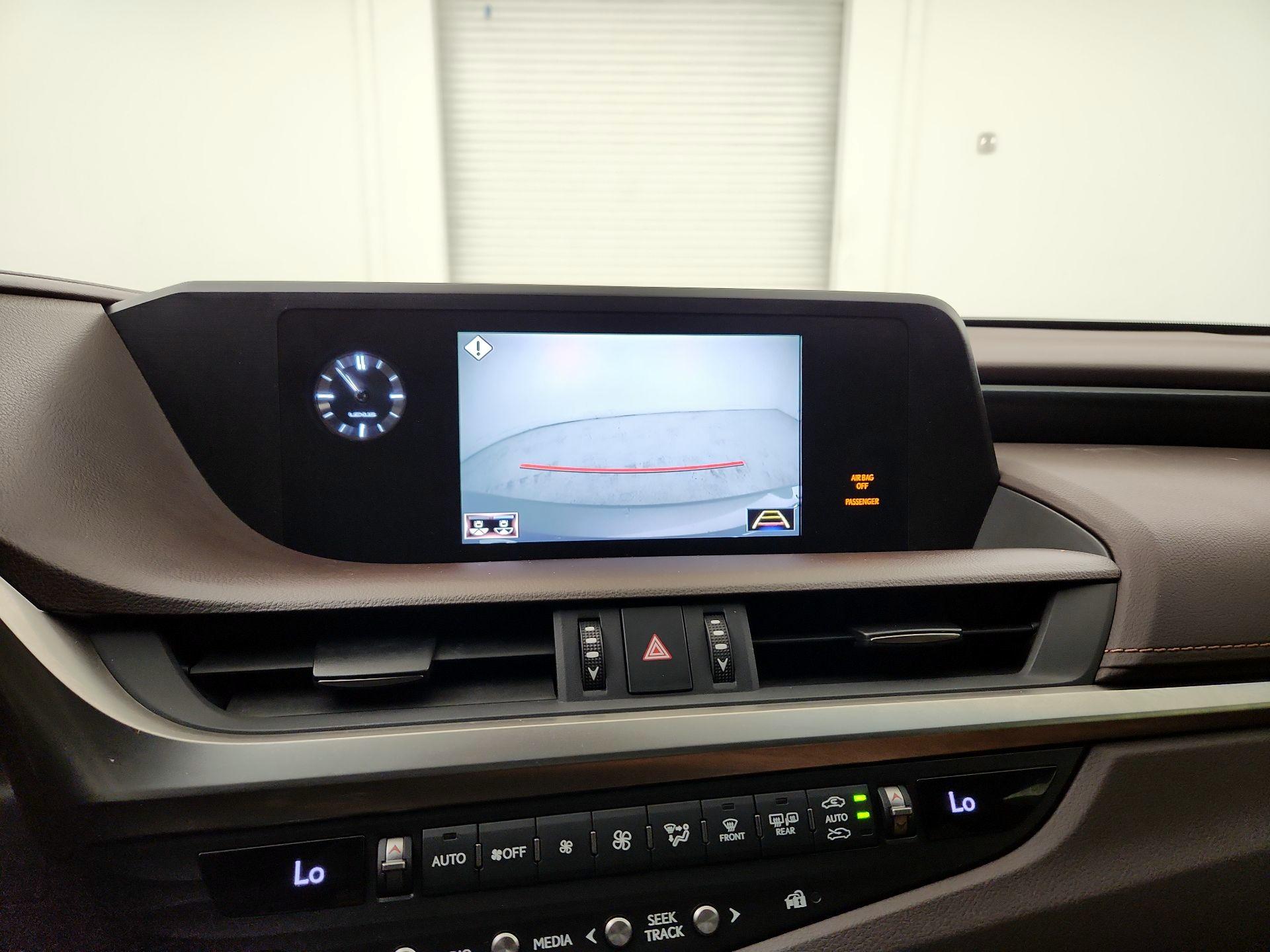 Thumbnail: 2021 Lexus ES - 12