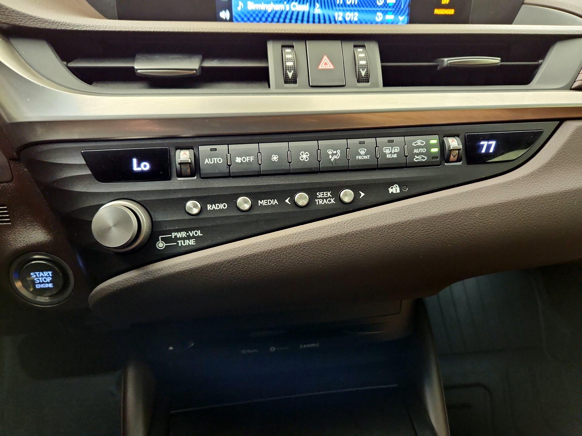 Thumbnail: 2021 Lexus ES - 14