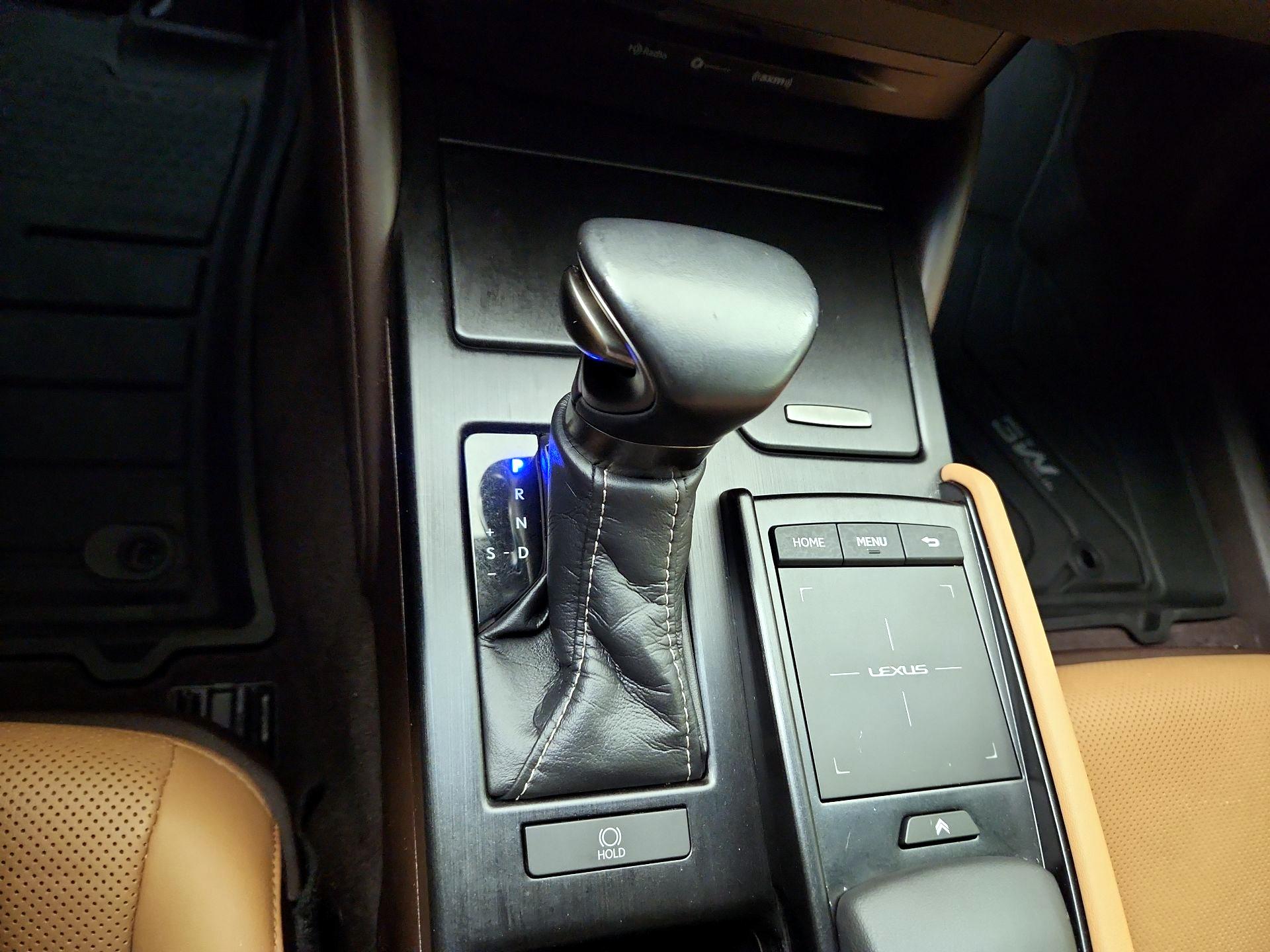 Thumbnail: 2021 Lexus ES - 15