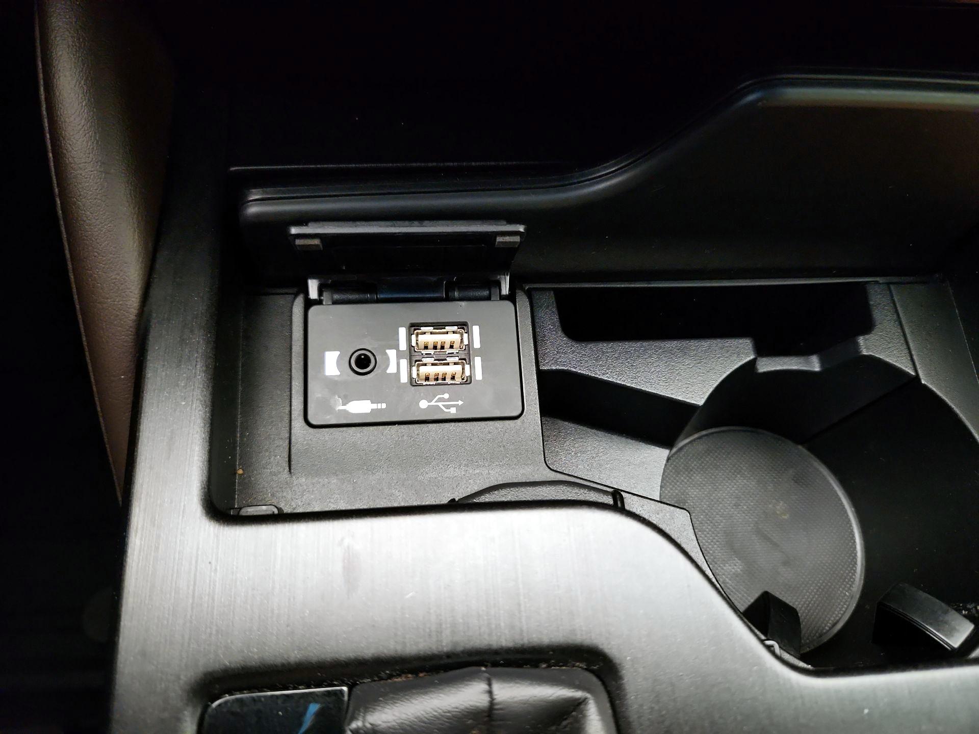 Thumbnail: 2021 Lexus ES - 16