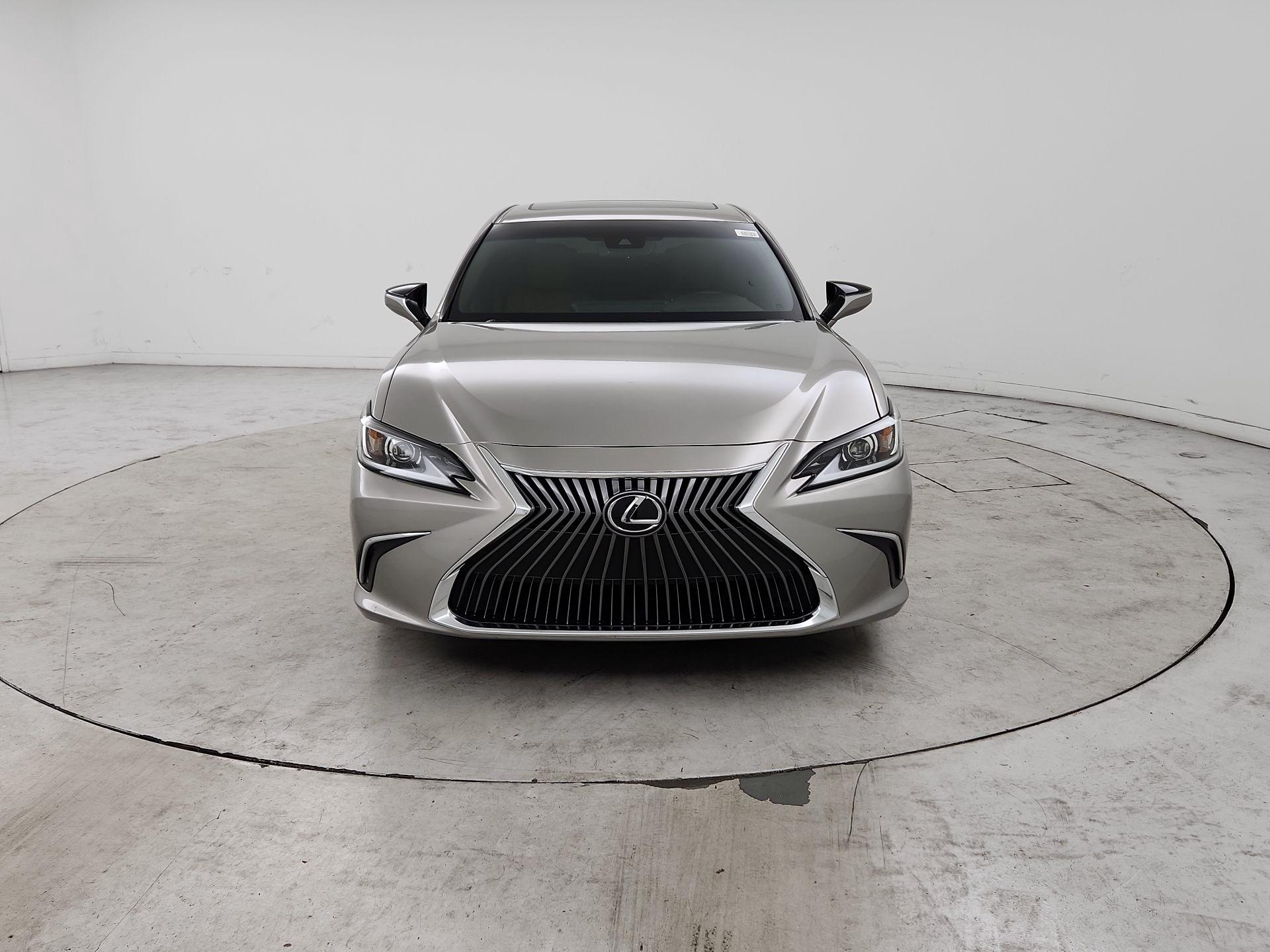 Thumbnail: 2021 Lexus ES - 2