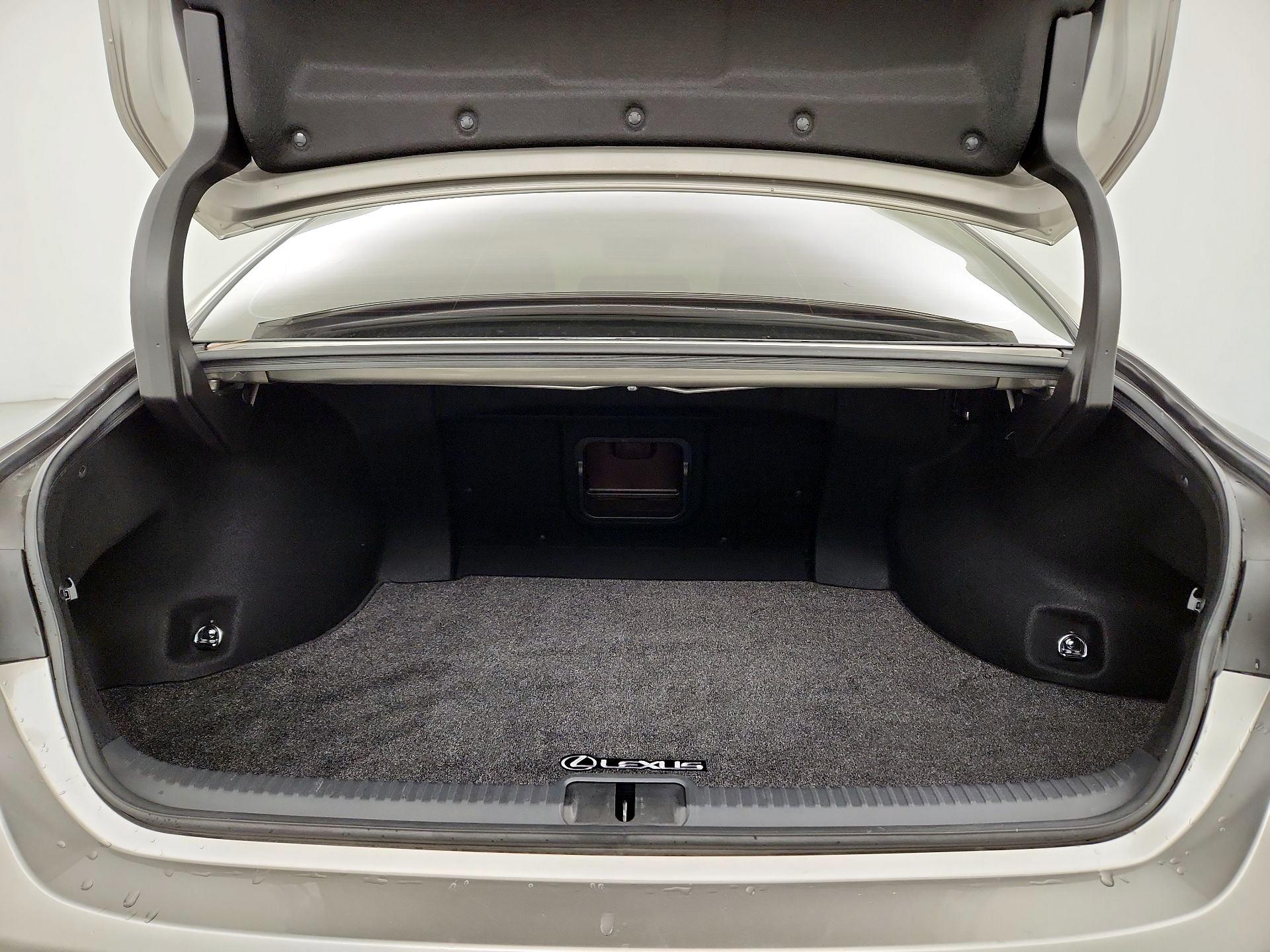 Thumbnail: 2021 Lexus ES - 19