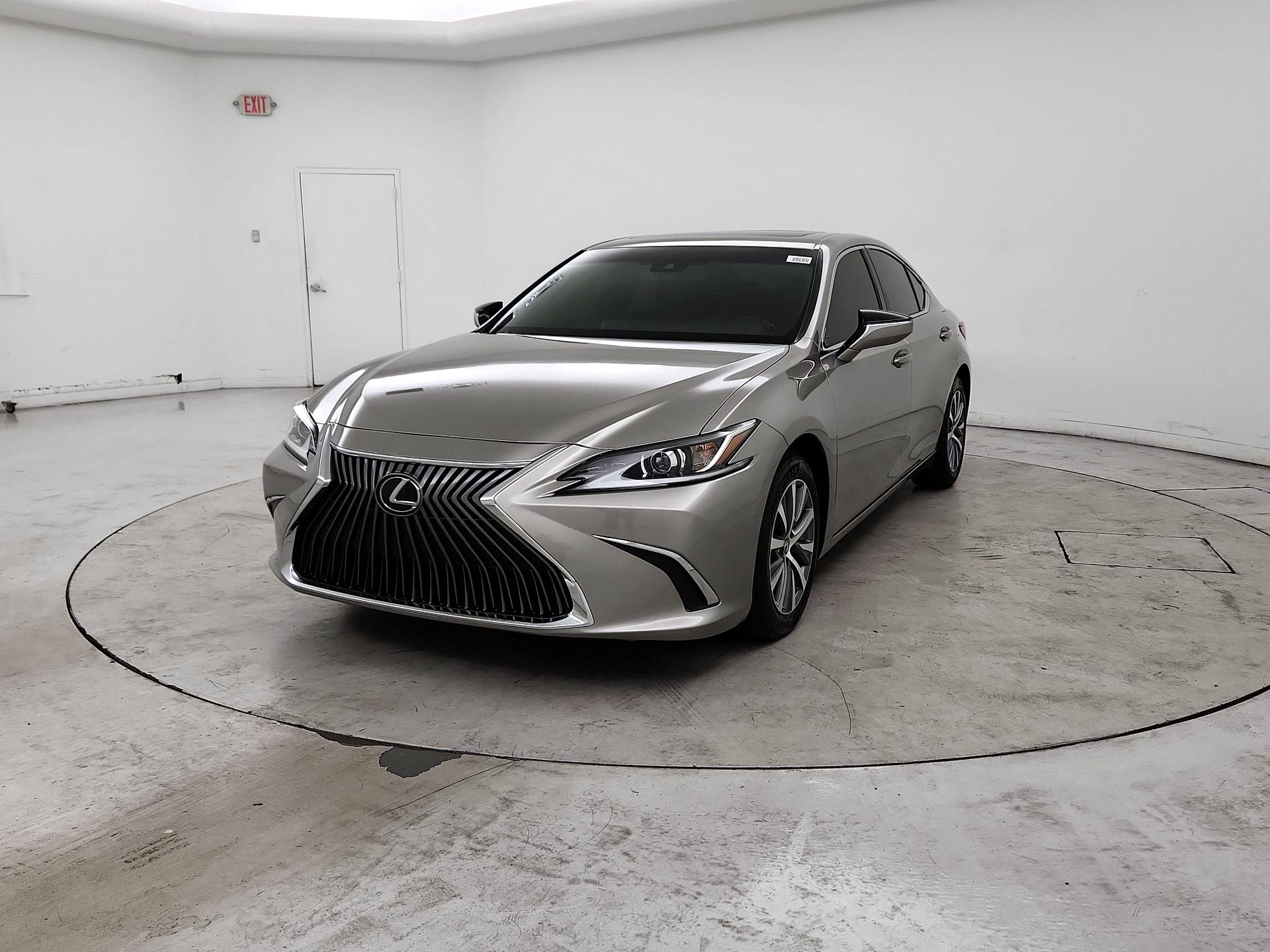 Thumbnail: 2021 Lexus ES - 3