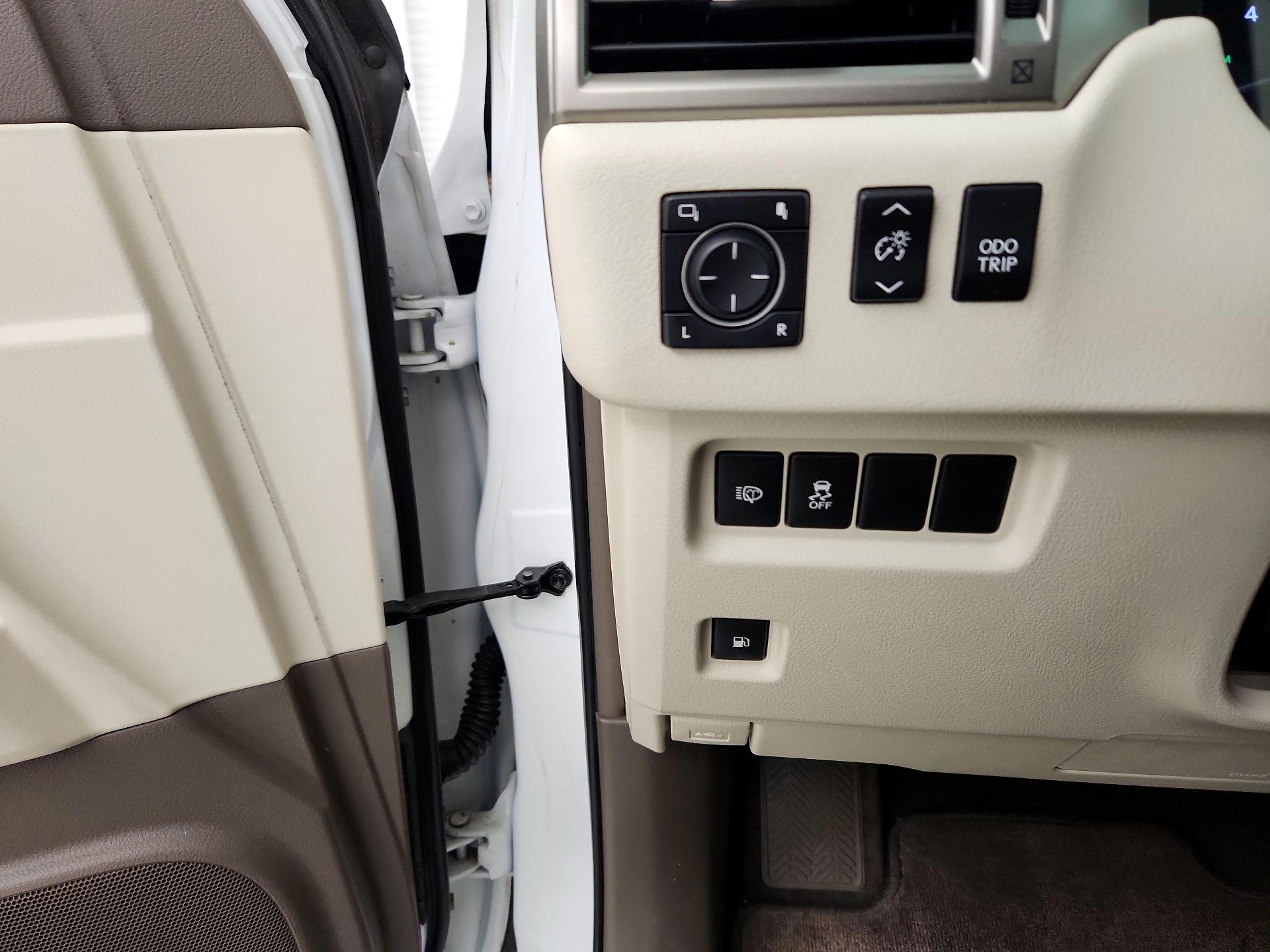 Thumbnail: 2015 Lexus GX - 11