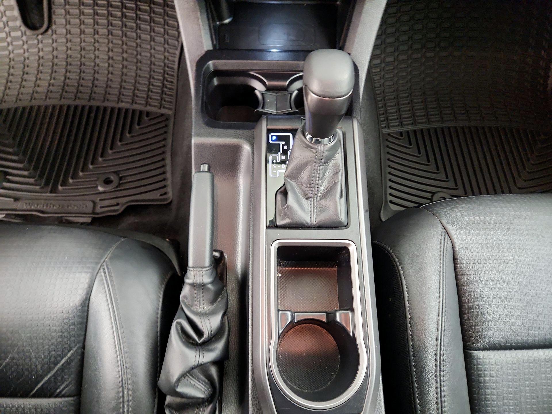 Thumbnail: 2022 Toyota Tacoma - 16