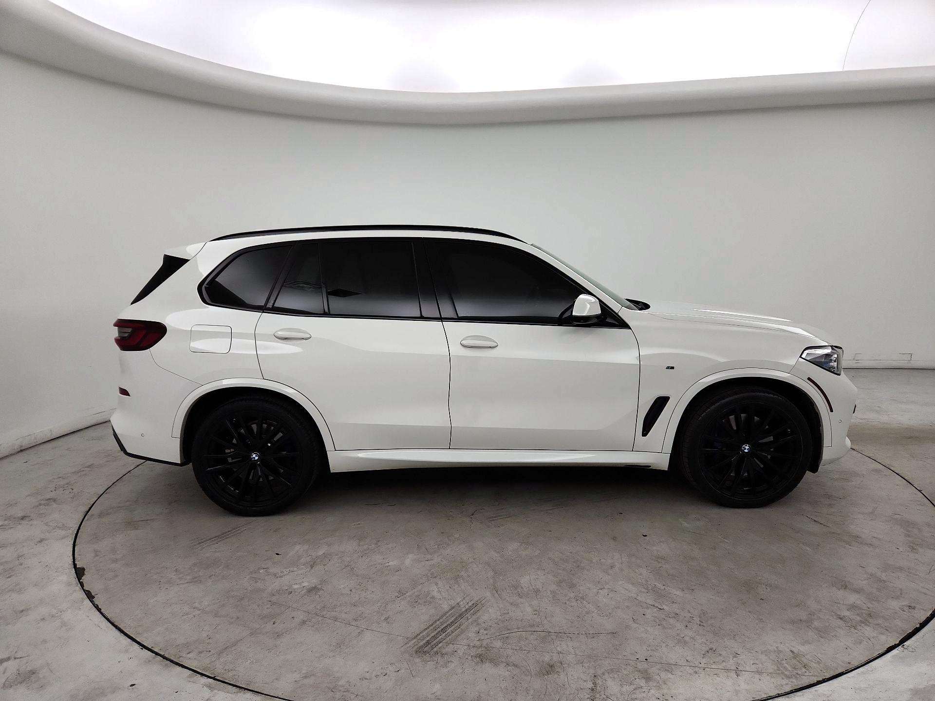 Thumbnail: 2021 BMW X5 - 4