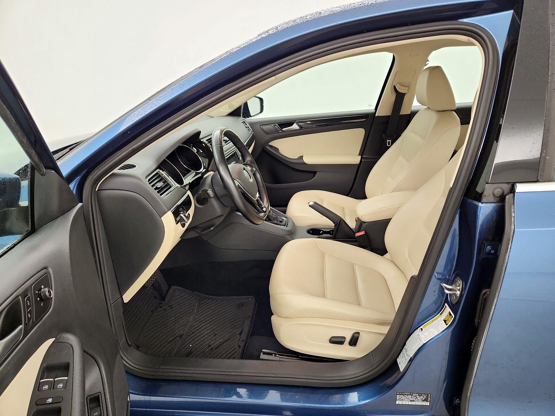 Thumbnail: 2017 Volkswagen Jetta - 11