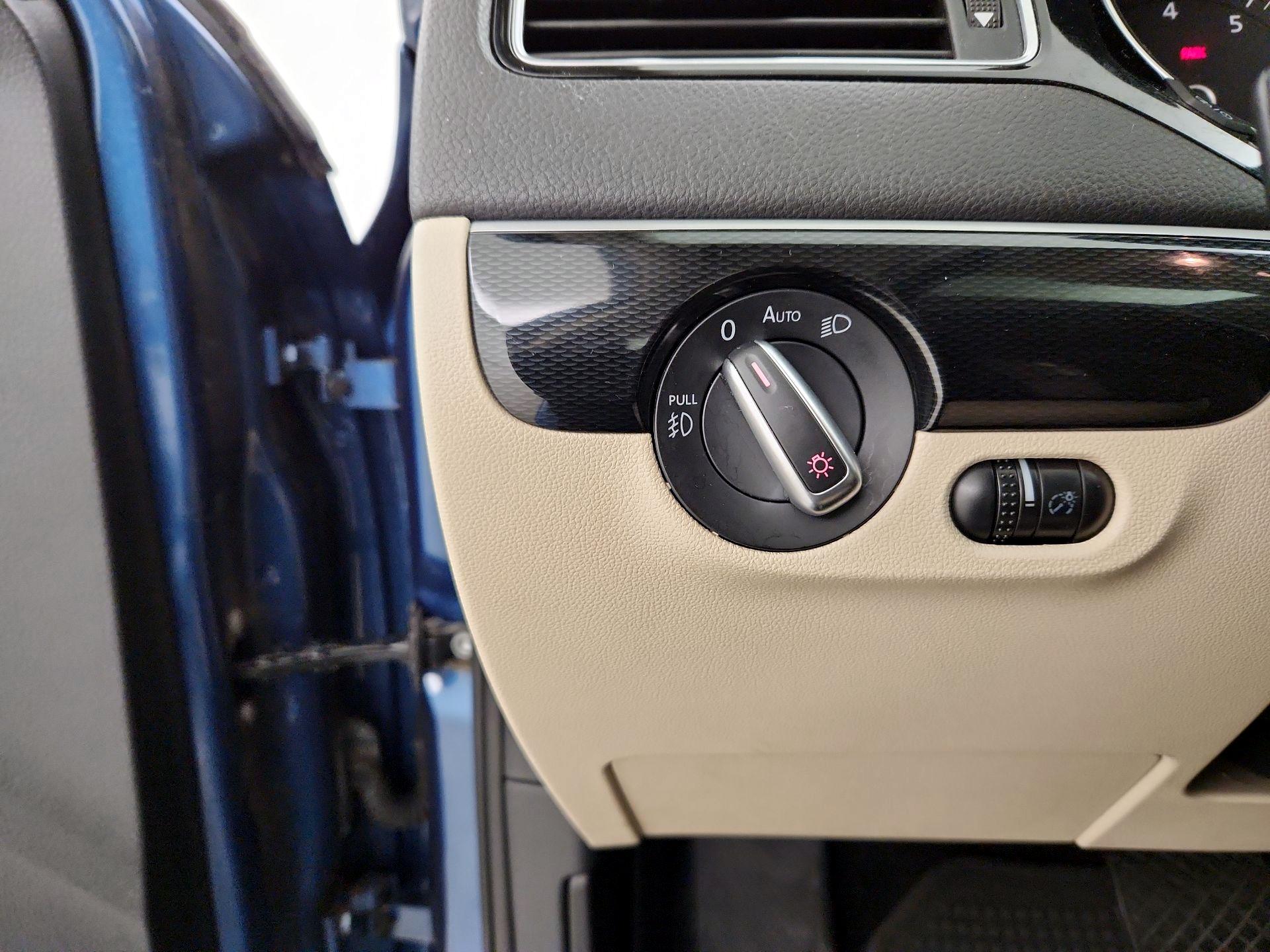 Thumbnail: 2017 Volkswagen Jetta - 13