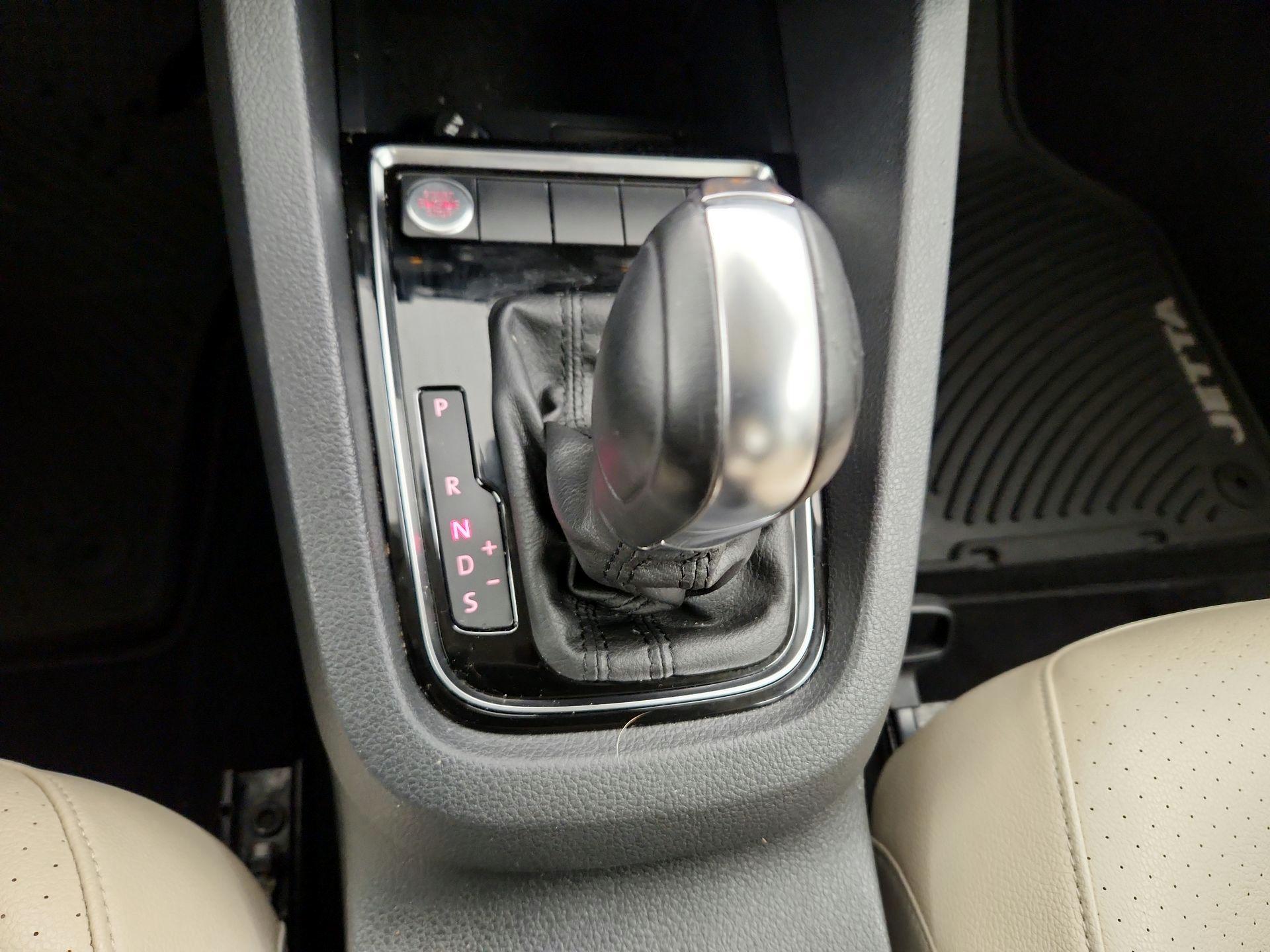 Thumbnail: 2017 Volkswagen Jetta - 18