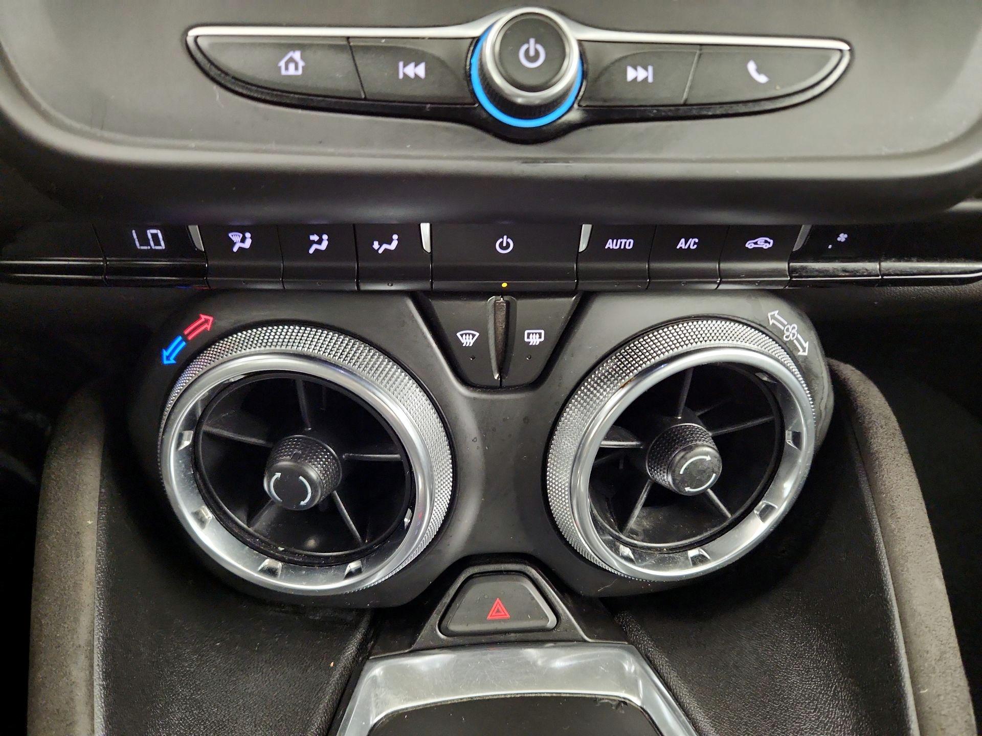 Thumbnail: 2019 Chevrolet Camaro - 14