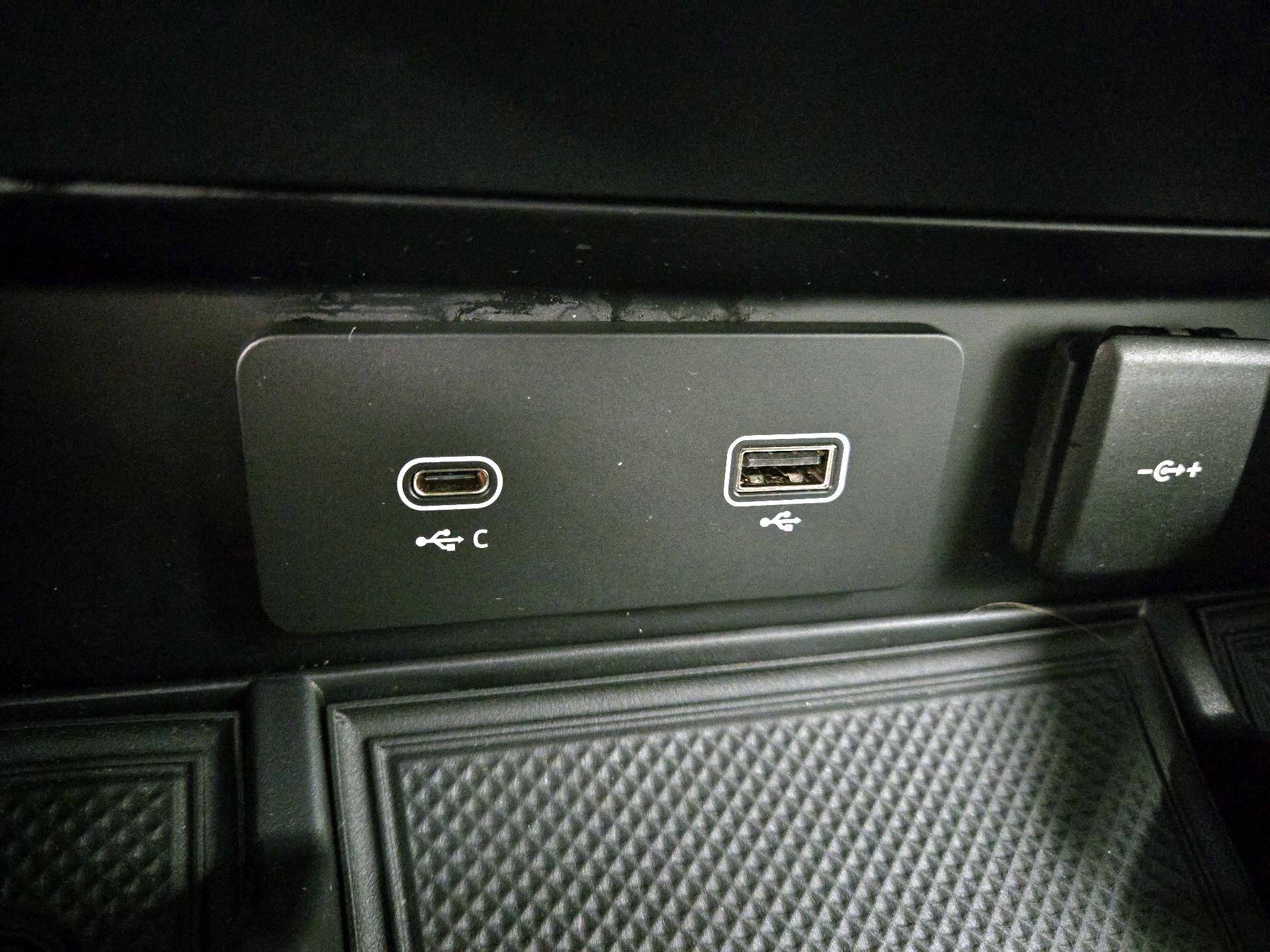 Thumbnail: 2024 Land Rover Defender - 18