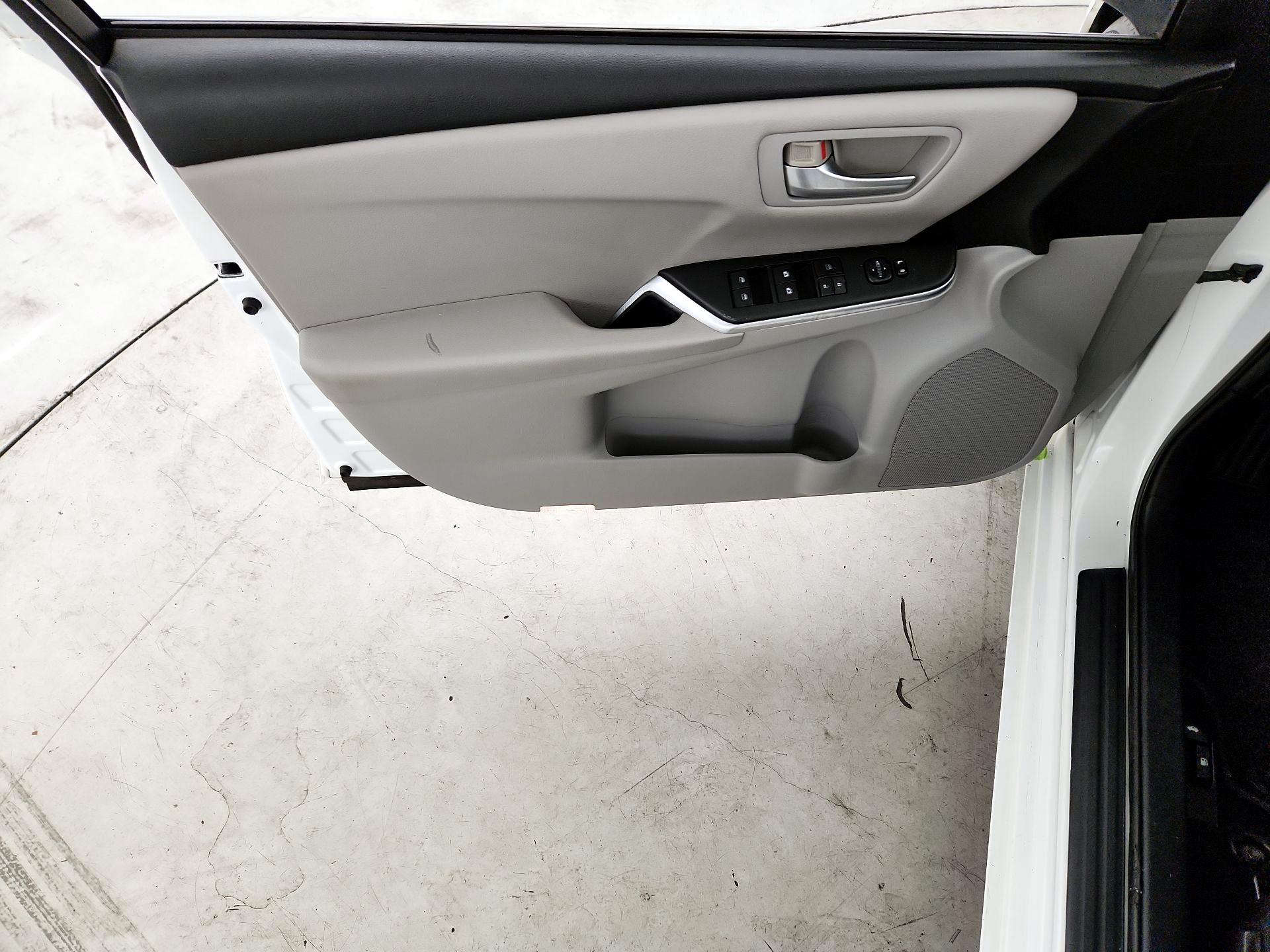 Thumbnail: 2015 Toyota Camry - 12