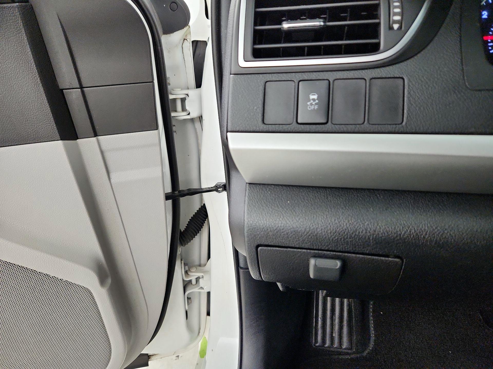 Thumbnail: 2015 Toyota Camry - 13