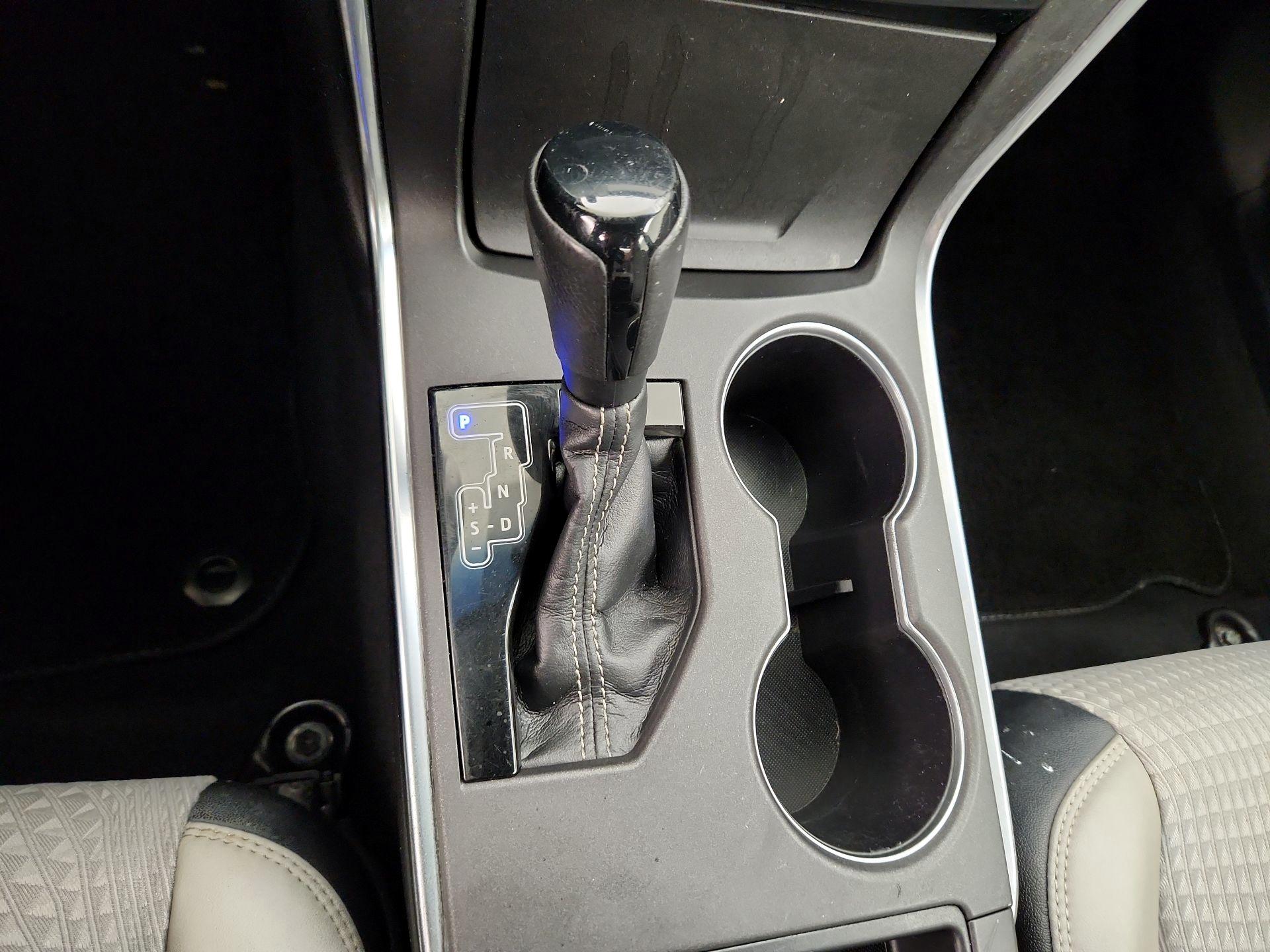 Thumbnail: 2015 Toyota Camry - 17