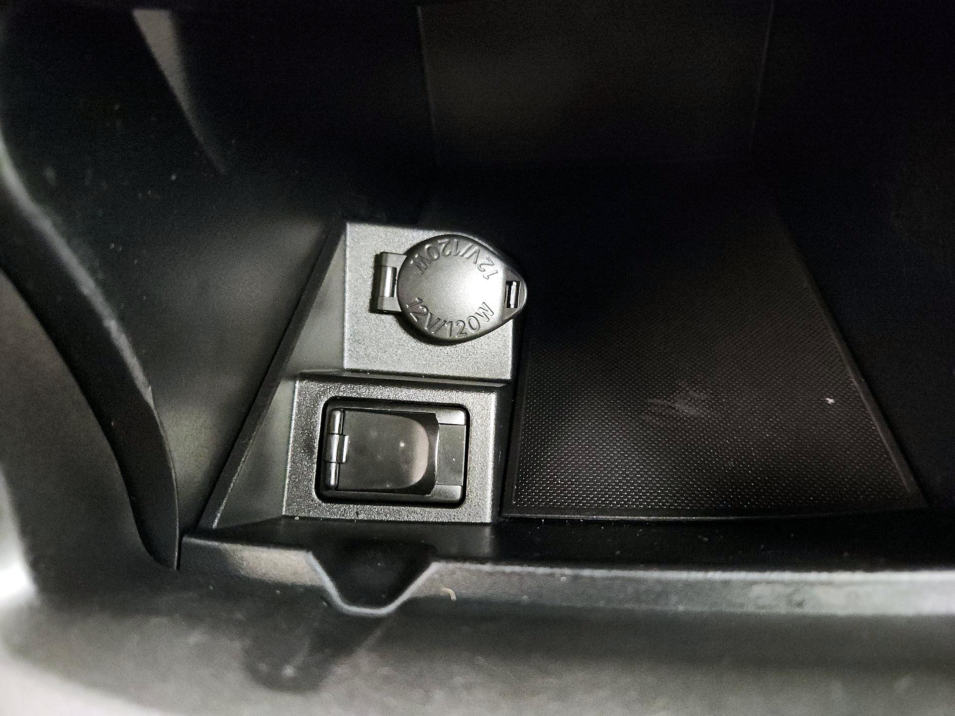 Thumbnail: 2015 Toyota Camry - 18