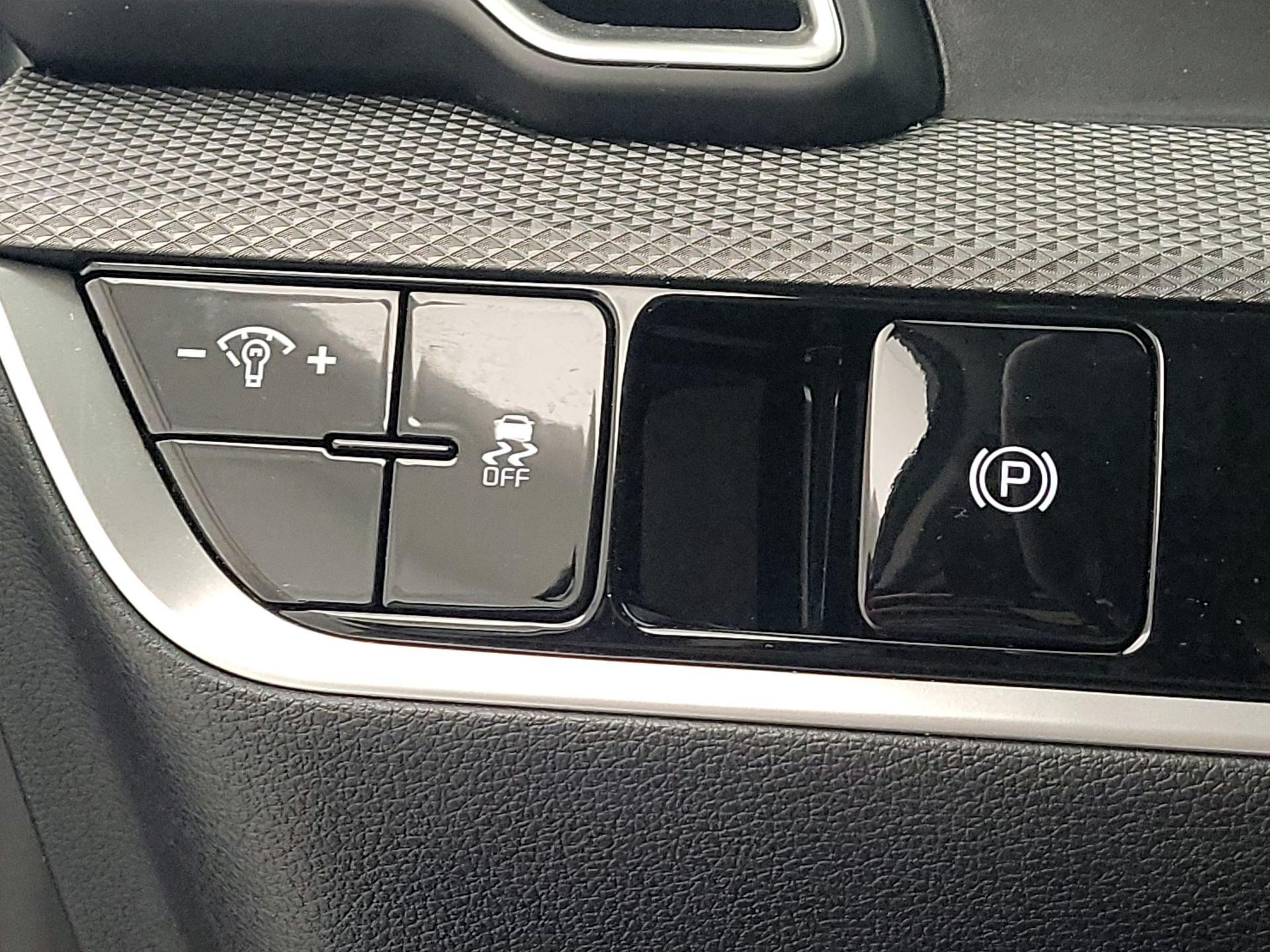 Thumbnail: 2023 Kia Sportage - 13