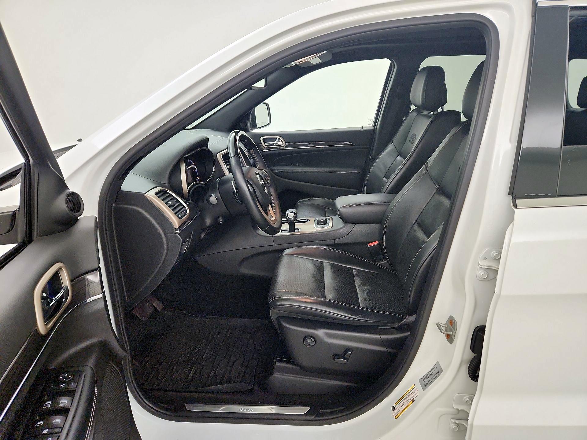 Thumbnail: 2015 Jeep Grand Cherokee - 11