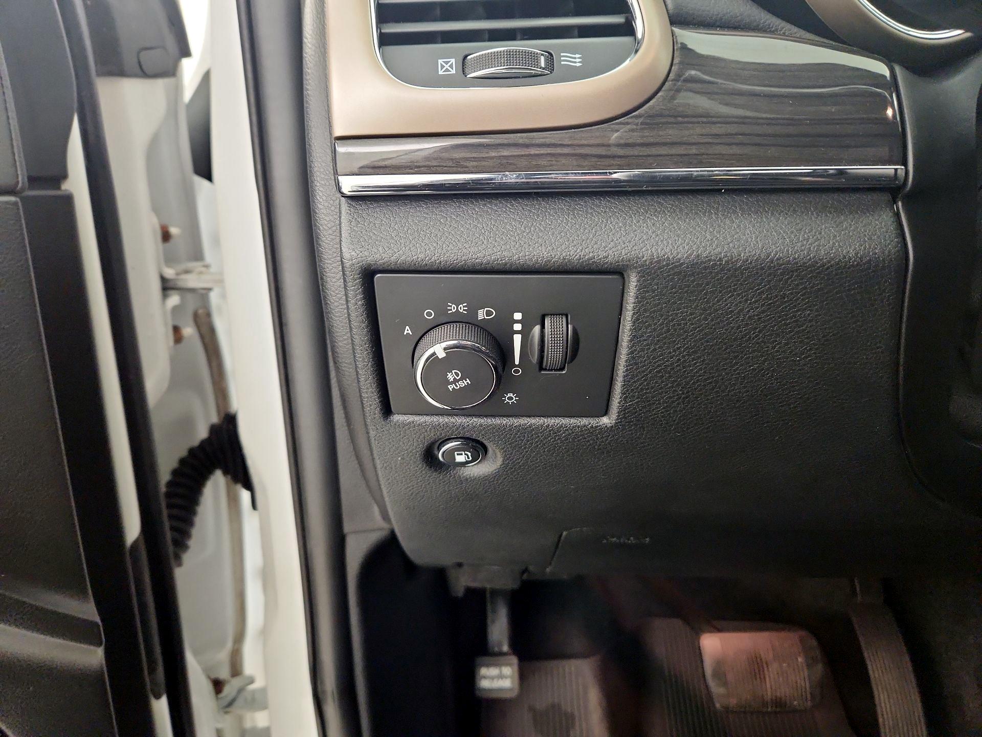 Thumbnail: 2015 Jeep Grand Cherokee - 13