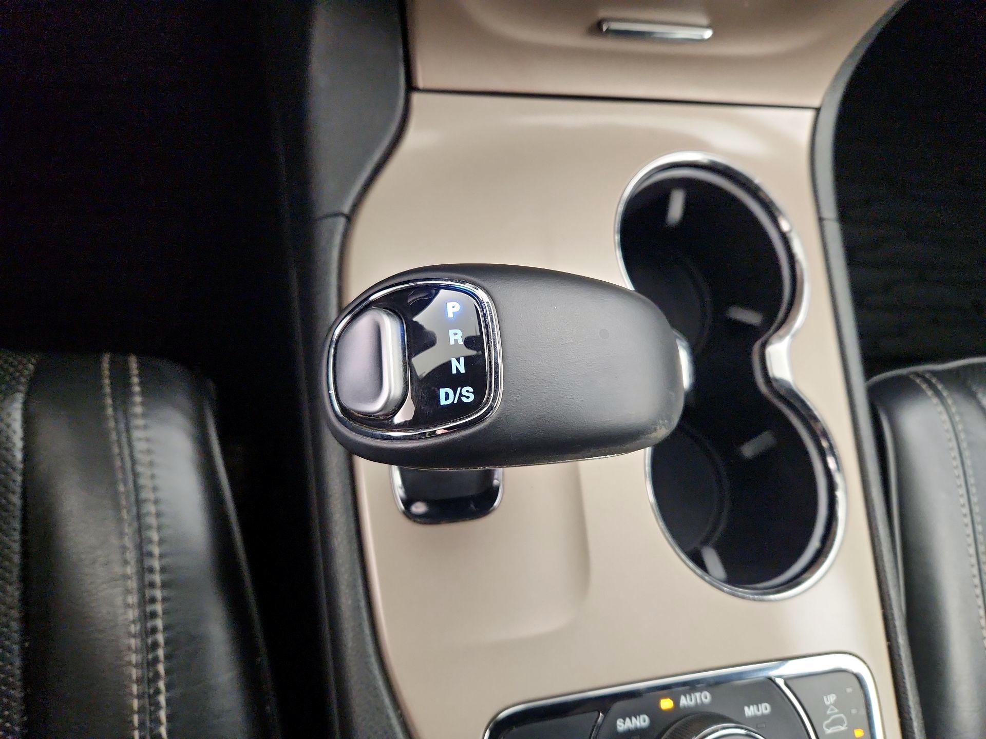 Thumbnail: 2015 Jeep Grand Cherokee - 18