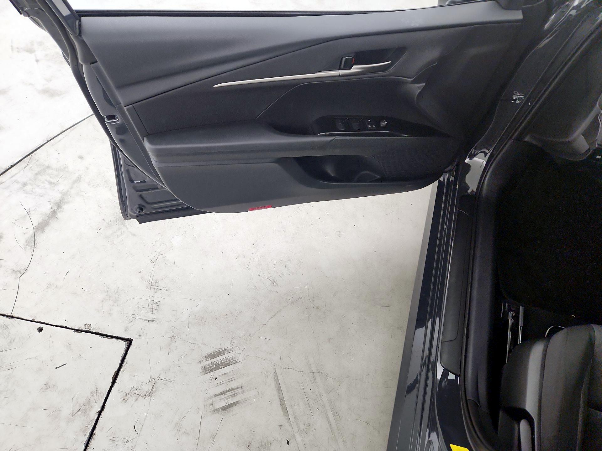 Thumbnail: 2025 Toyota Camry - 12