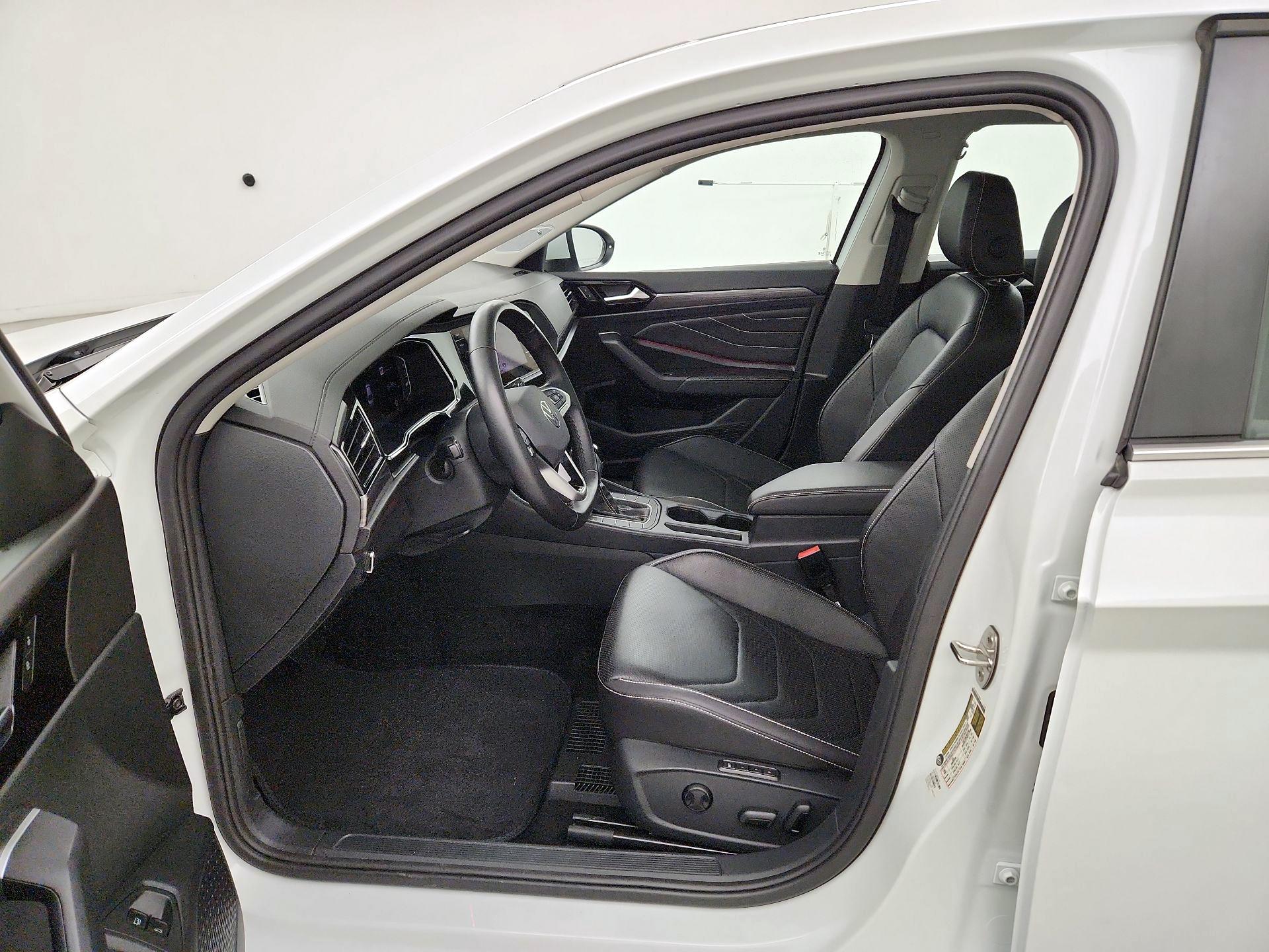 Thumbnail: 2024 Volkswagen Jetta - 9