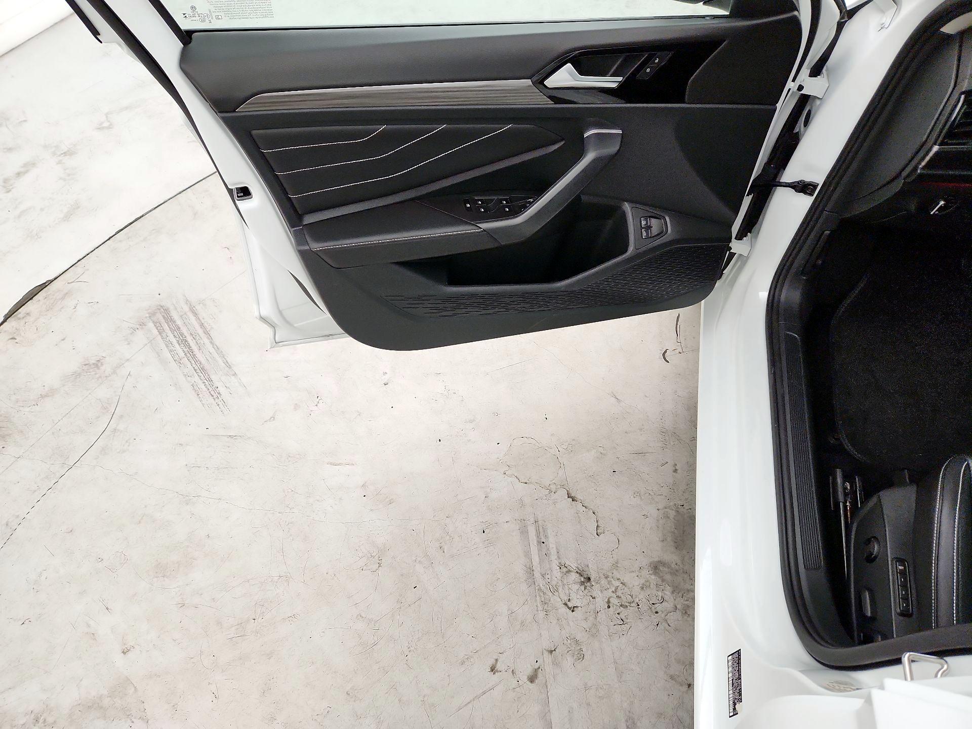 Thumbnail: 2024 Volkswagen Jetta - 10