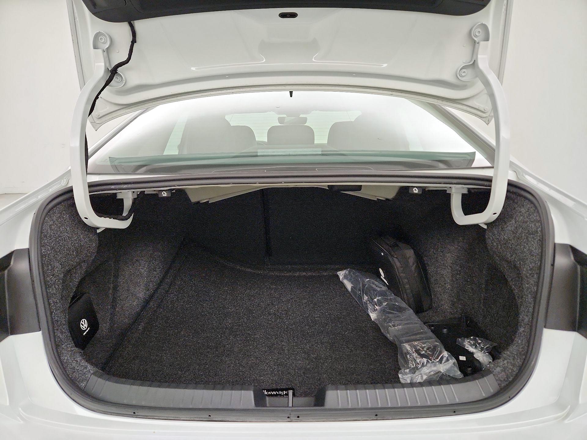 Thumbnail: 2024 Volkswagen Jetta - 20