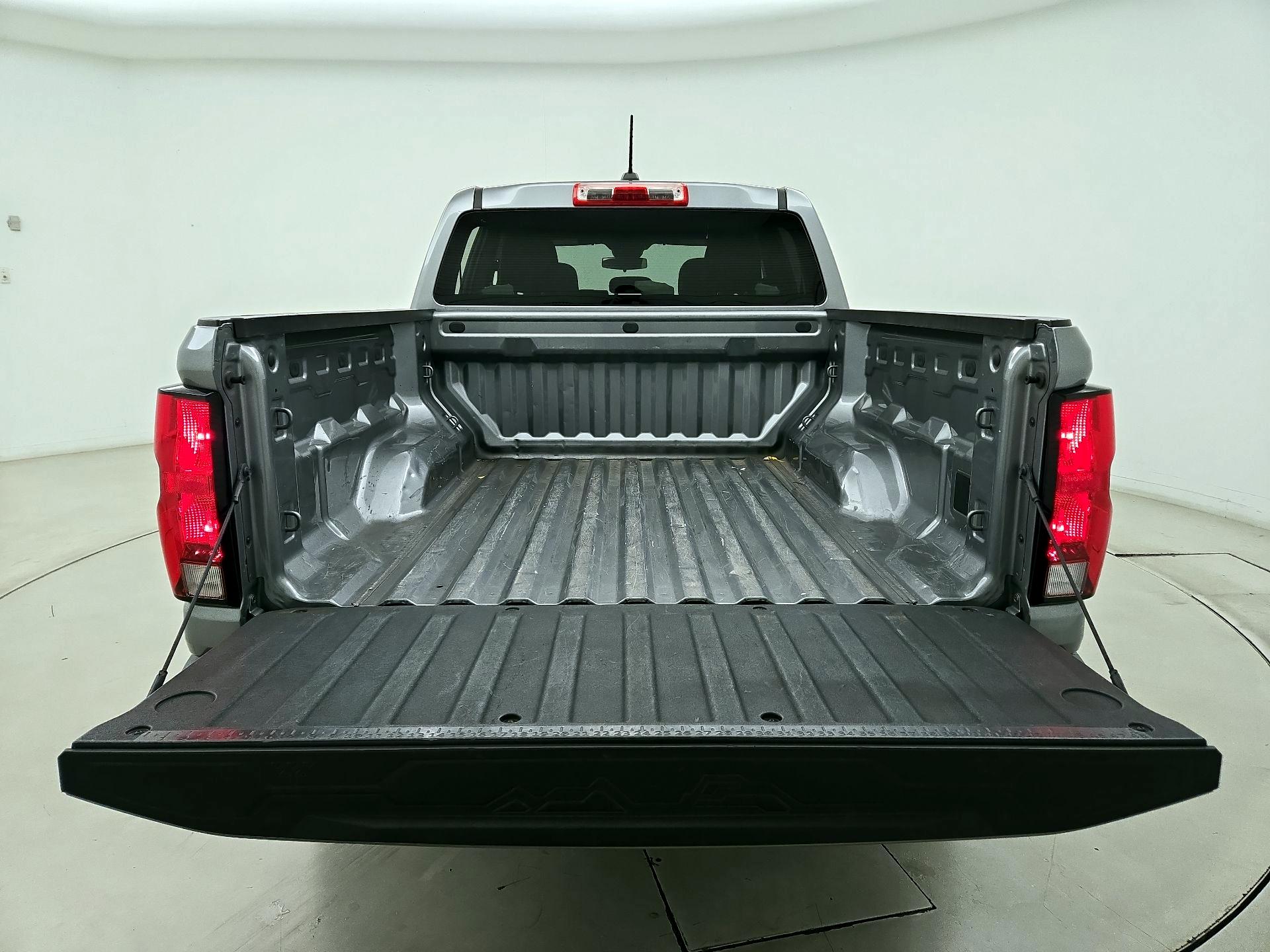 Thumbnail: 2023 Chevrolet Colorado - 19