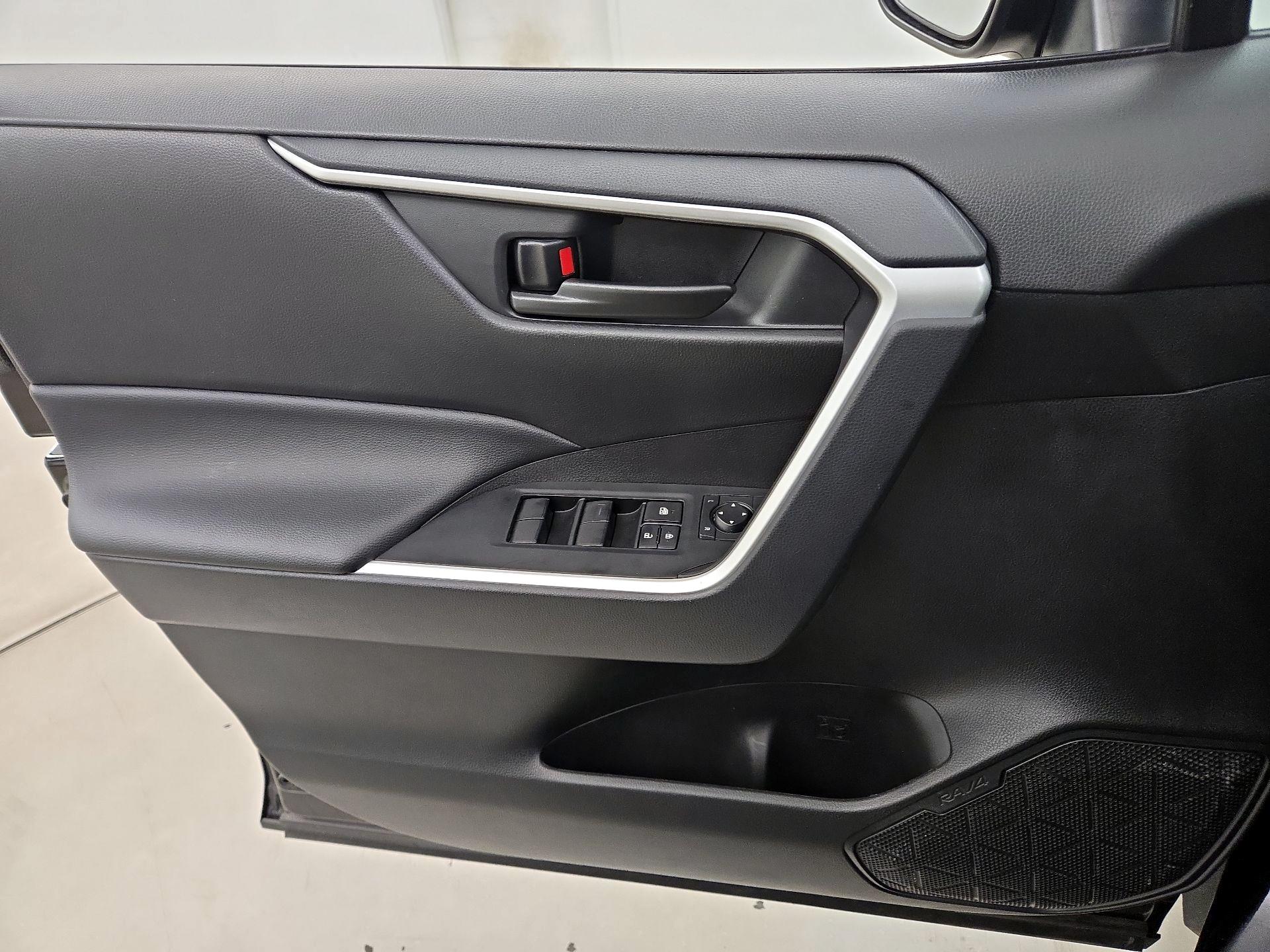 Thumbnail: 2025 Toyota RAV4 - 12