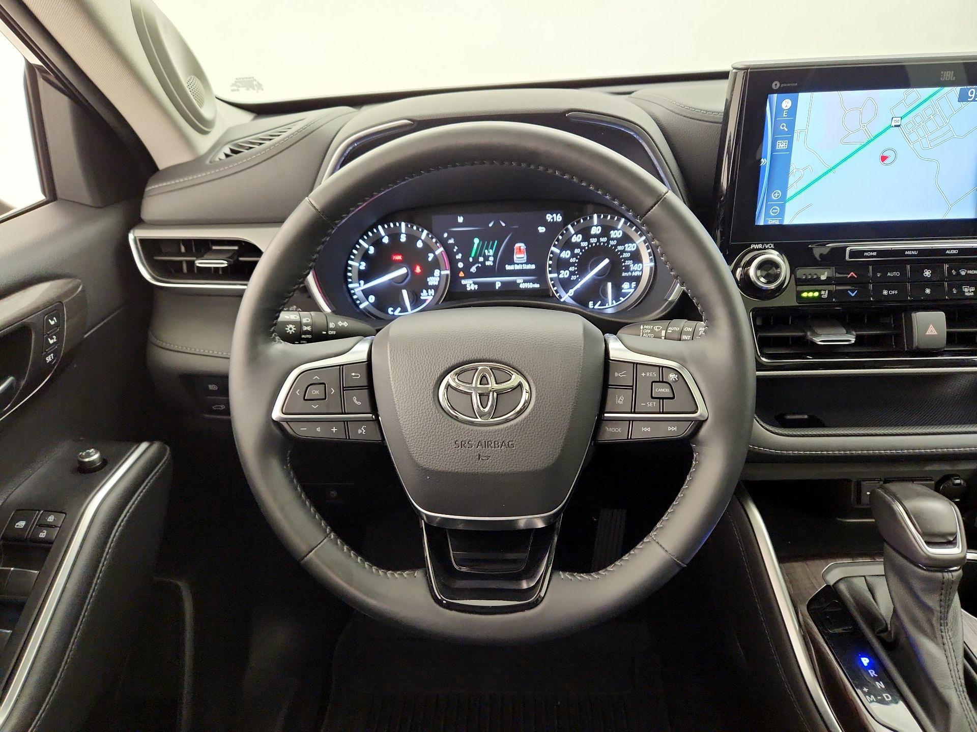 Thumbnail: 2021 Toyota Highlander - 10