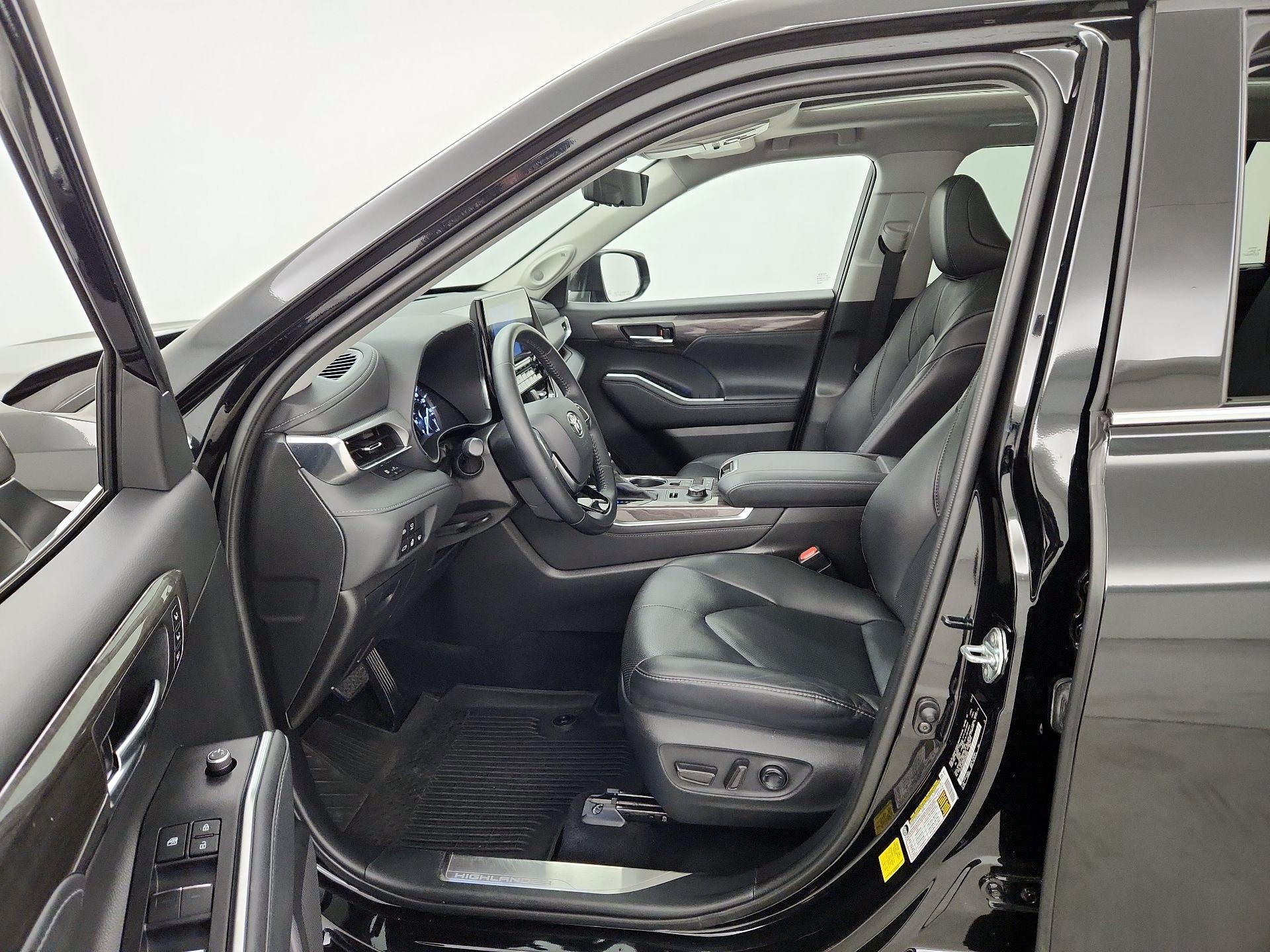 Thumbnail: 2021 Toyota Highlander - 11