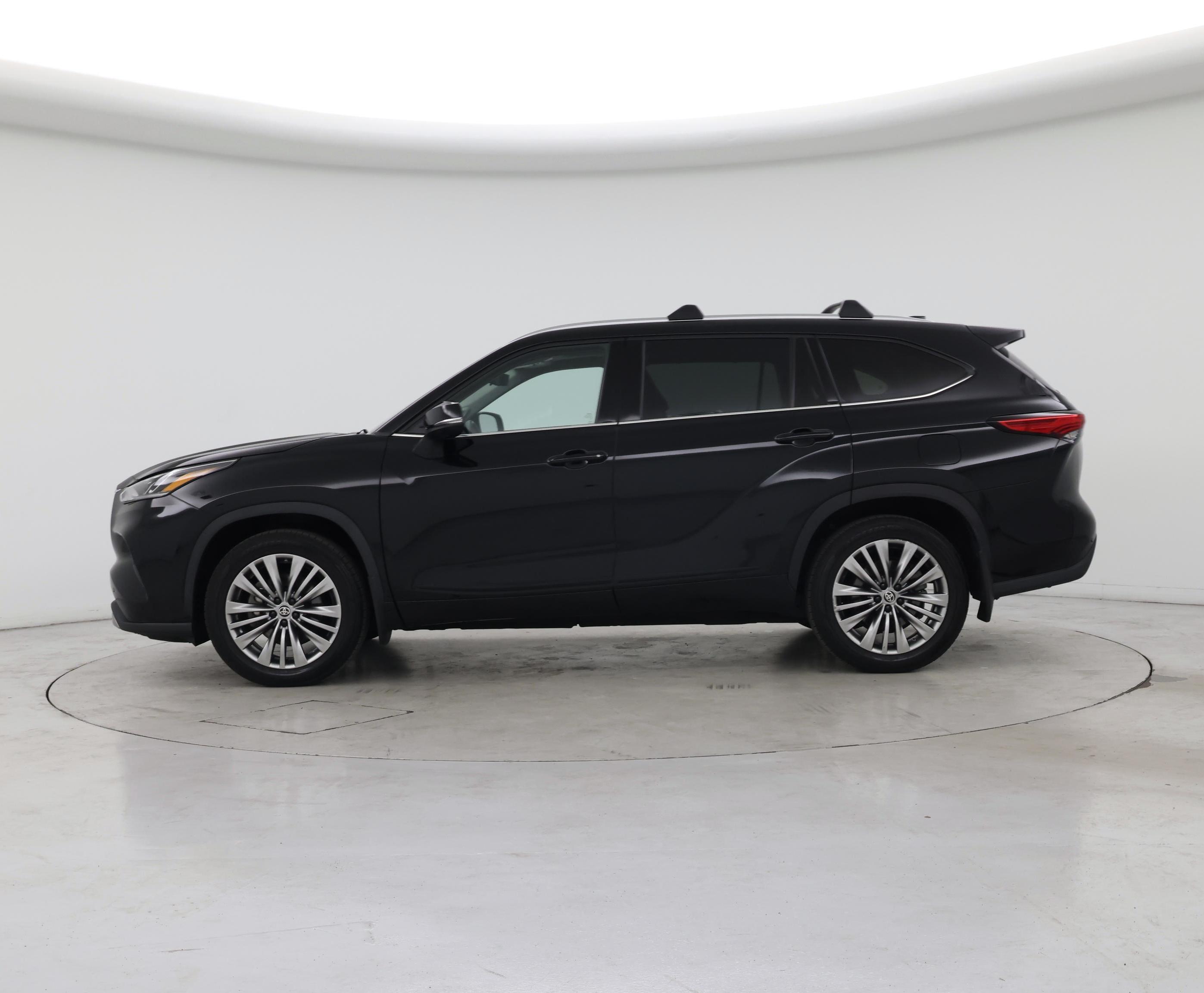Thumbnail: 2021 Toyota Highlander - 3