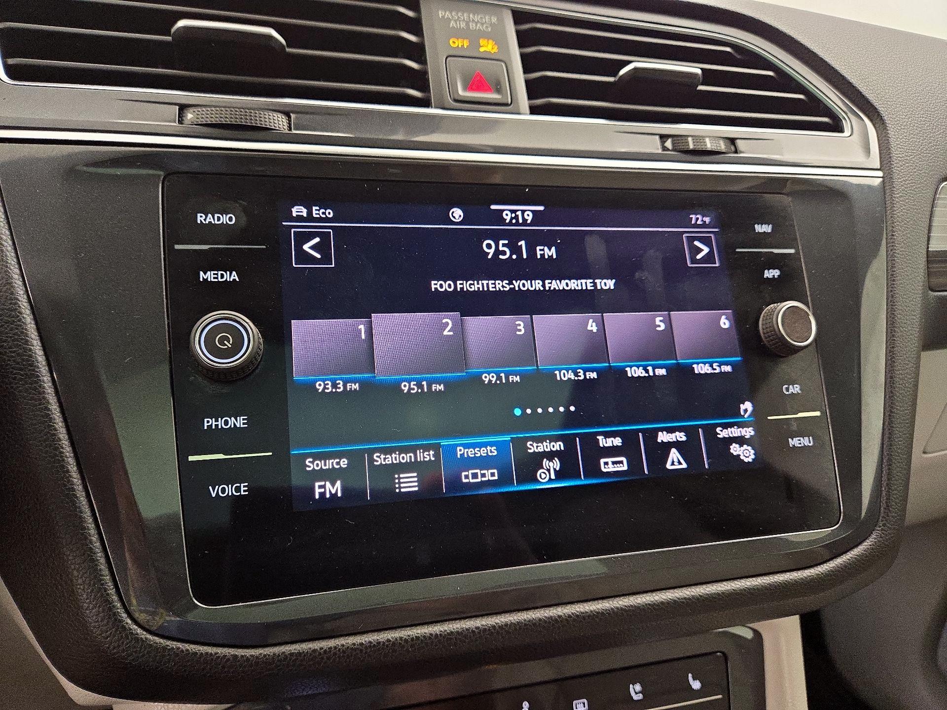 Thumbnail: 2023 Volkswagen Tiguan - 15