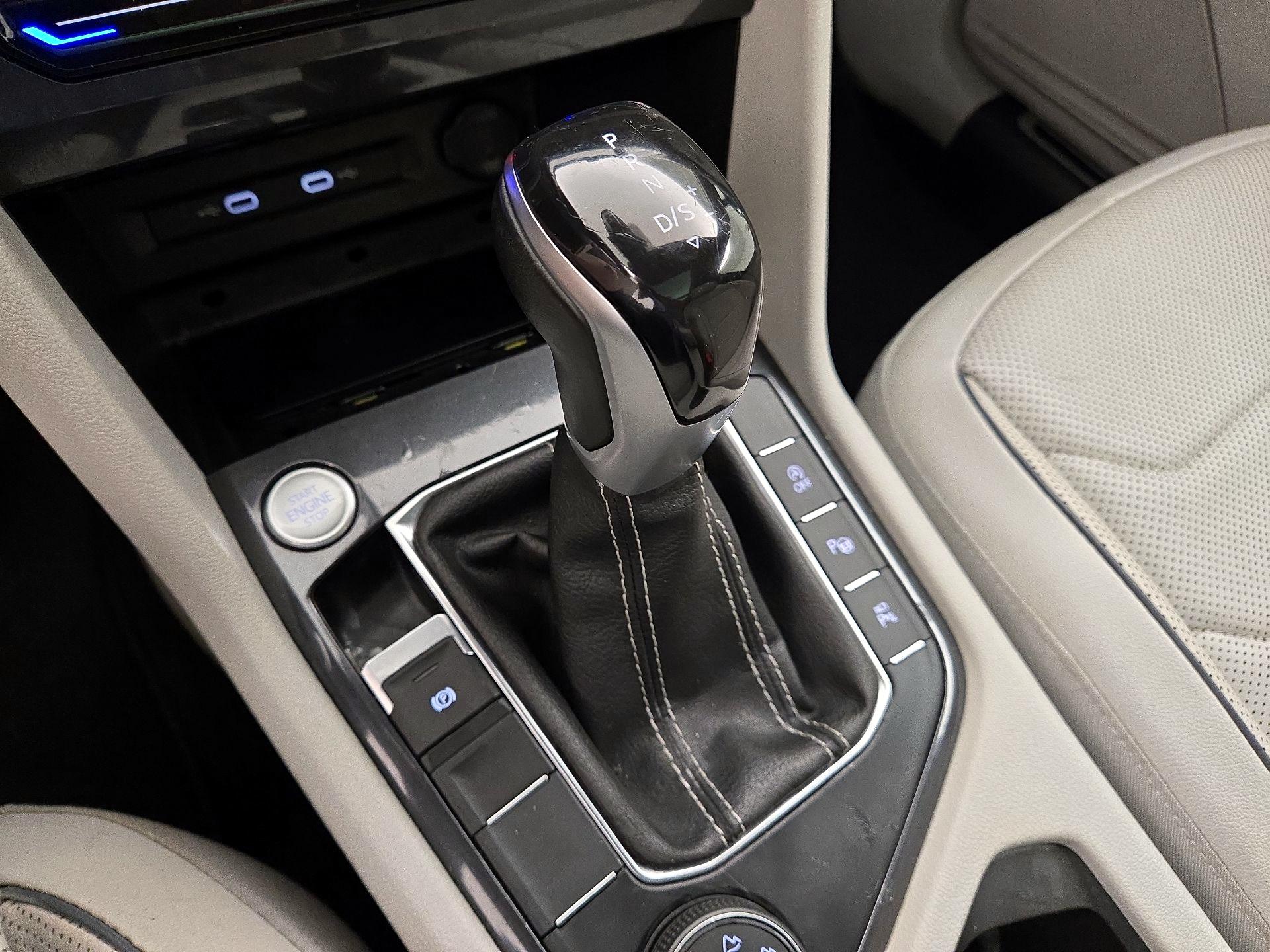 Thumbnail: 2023 Volkswagen Tiguan - 17