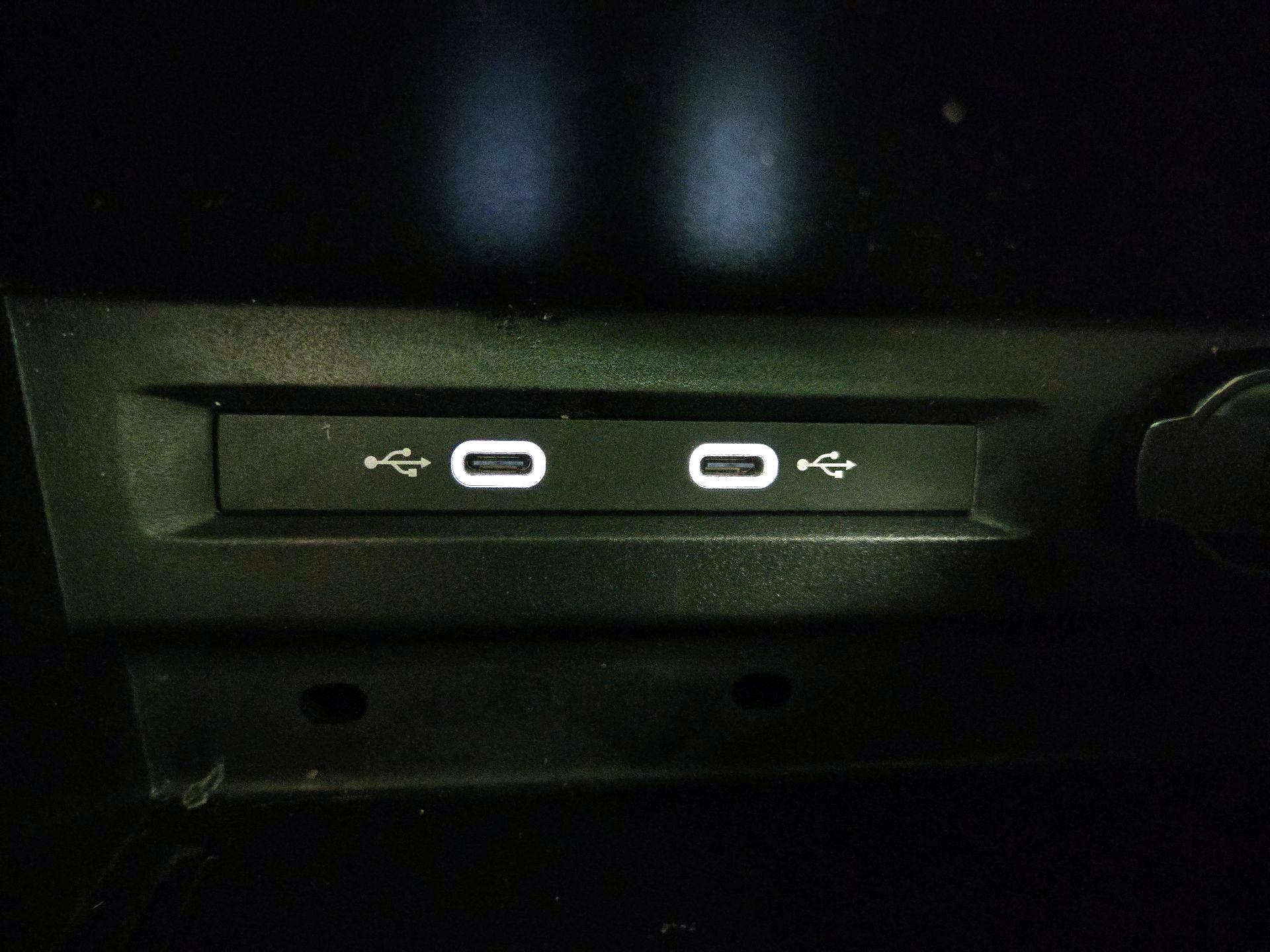 Thumbnail: 2023 Volkswagen Tiguan - 18