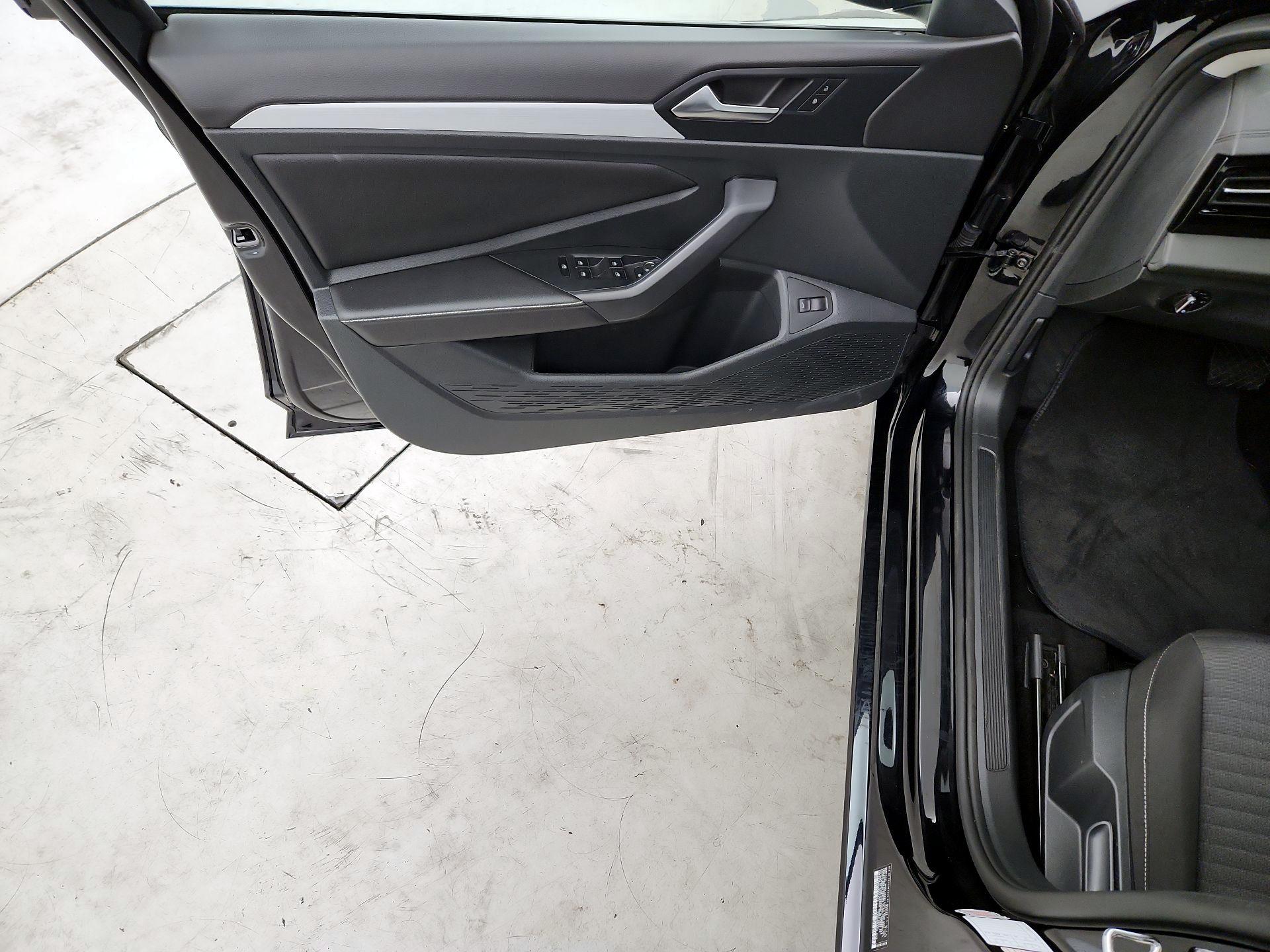 Thumbnail: 2025 Volkswagen Jetta - 10