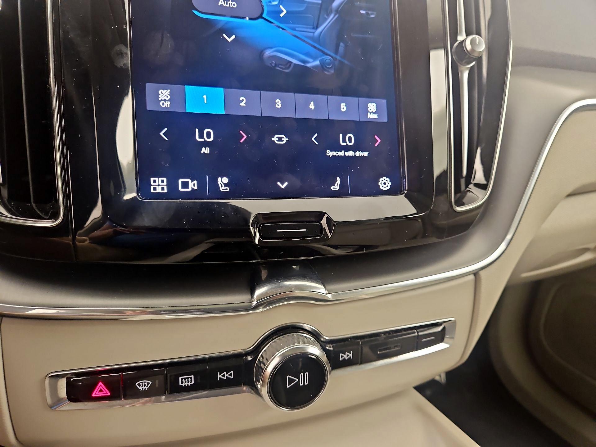 Thumbnail: 2024 Volvo XC60 - 16