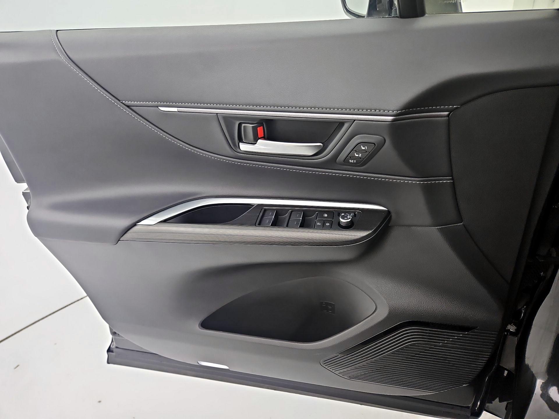 Thumbnail: 2023 Toyota Venza - 12