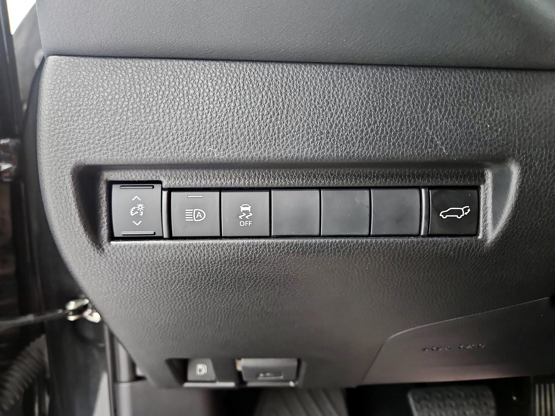 Thumbnail: 2023 Toyota Venza - 13